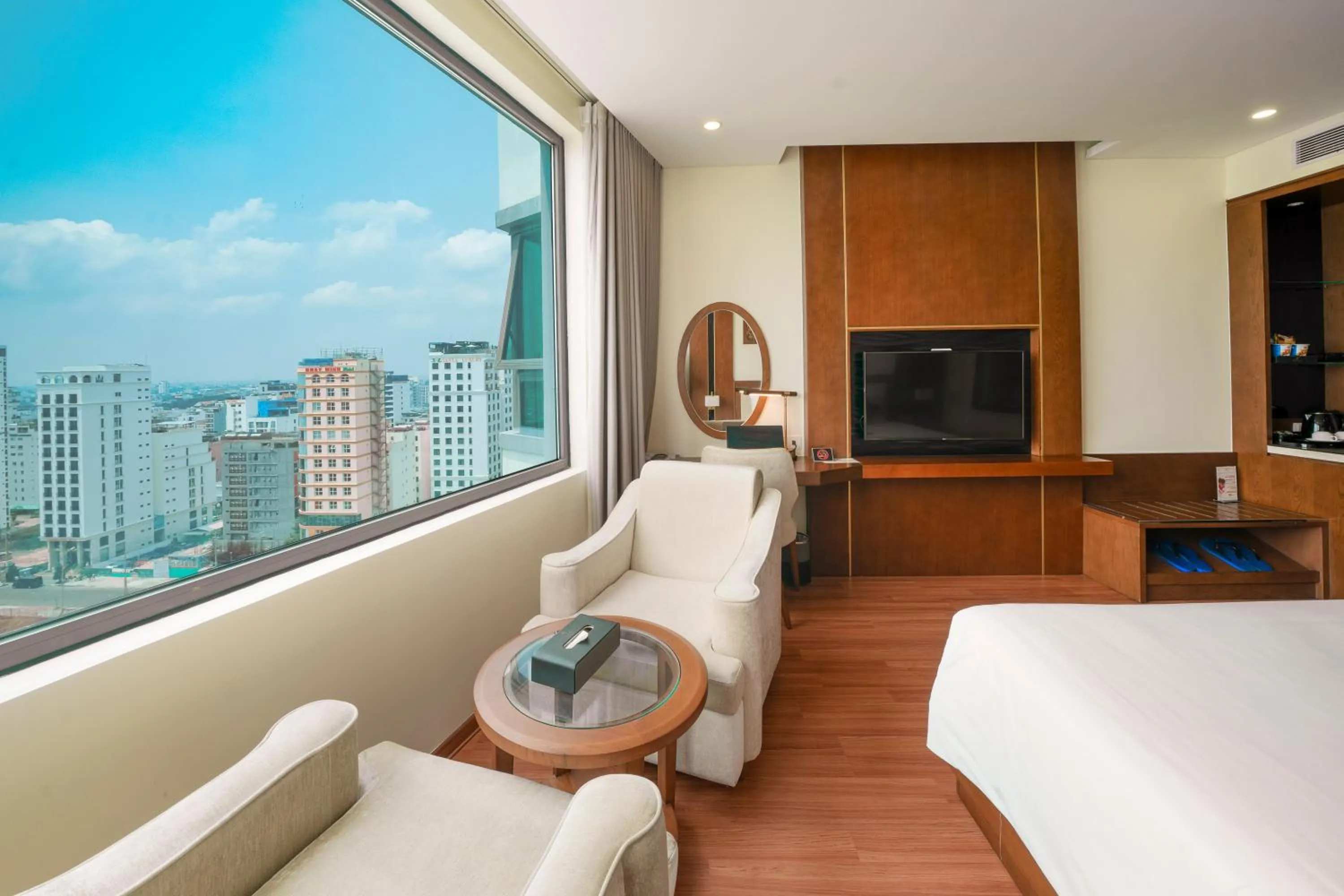 Deluxe Double Room, Partial Sea View with Afternoon Tea Per Stay in Rosamia Da Nang Hotel