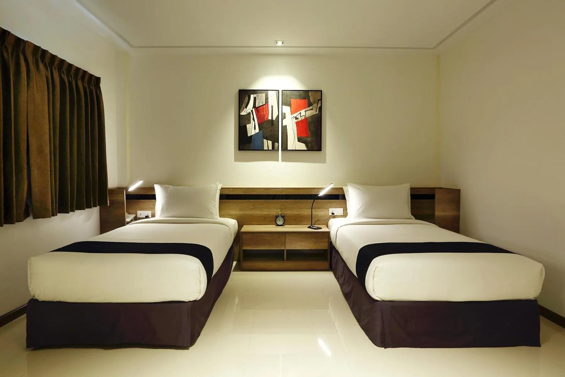 Deluxe Twin Room in K.C Hotel