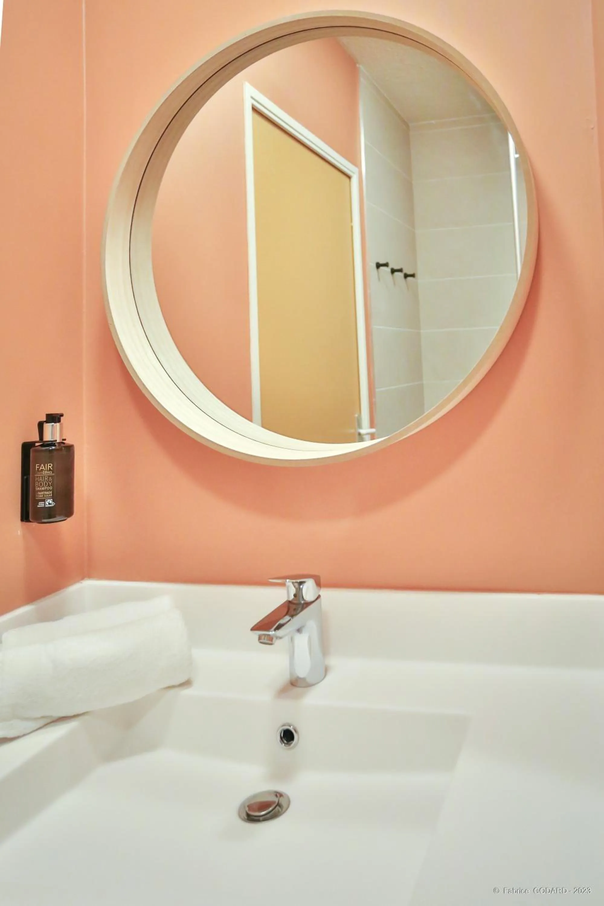 Twin Room with Balcony in Hôtel Le Refuge des Sources