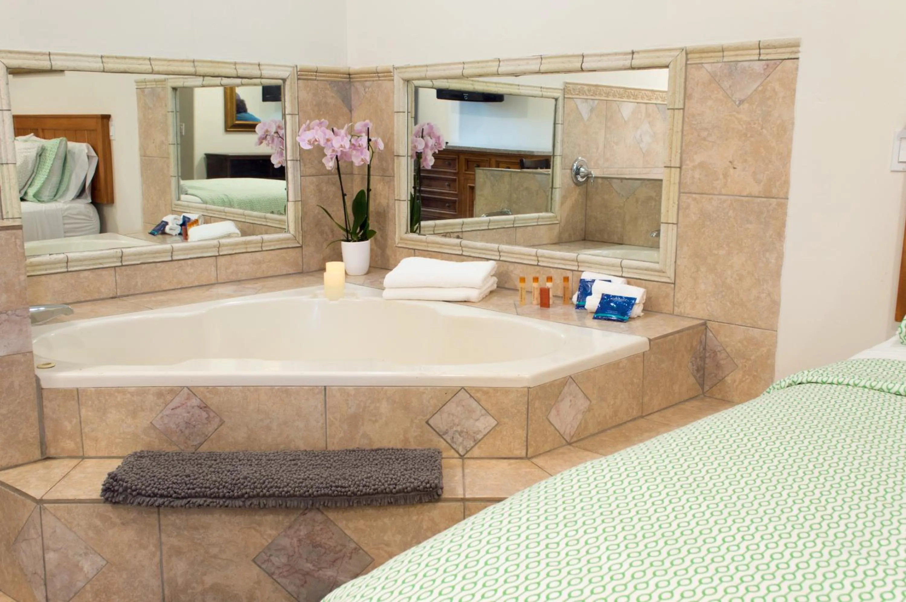 King Suite with Spa Bath - single occupancy in Casa Del Sol