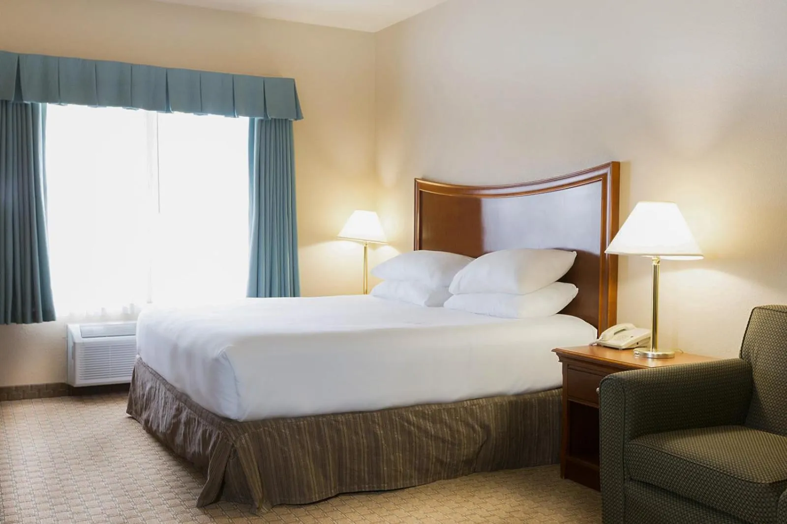 Junior Suite - Pet Friendly  in Red Lion Inn & Suites McMinnville