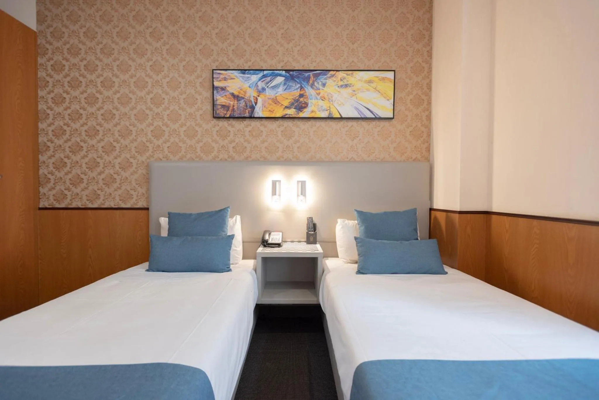 Standard Twin Room in YEHS Hotel Sydney QVB