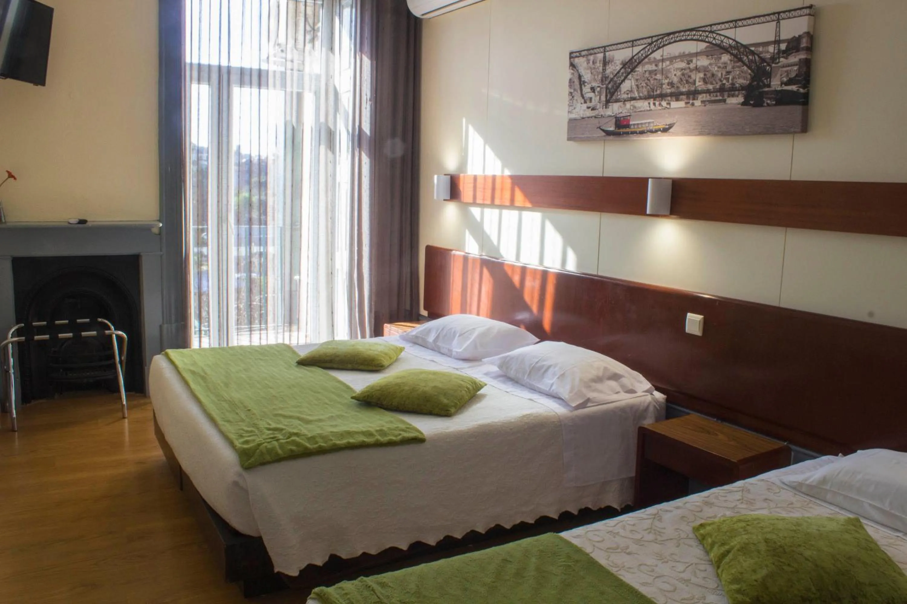 Triple Room with Balcony and Garden View in Hotel Estoril Porto