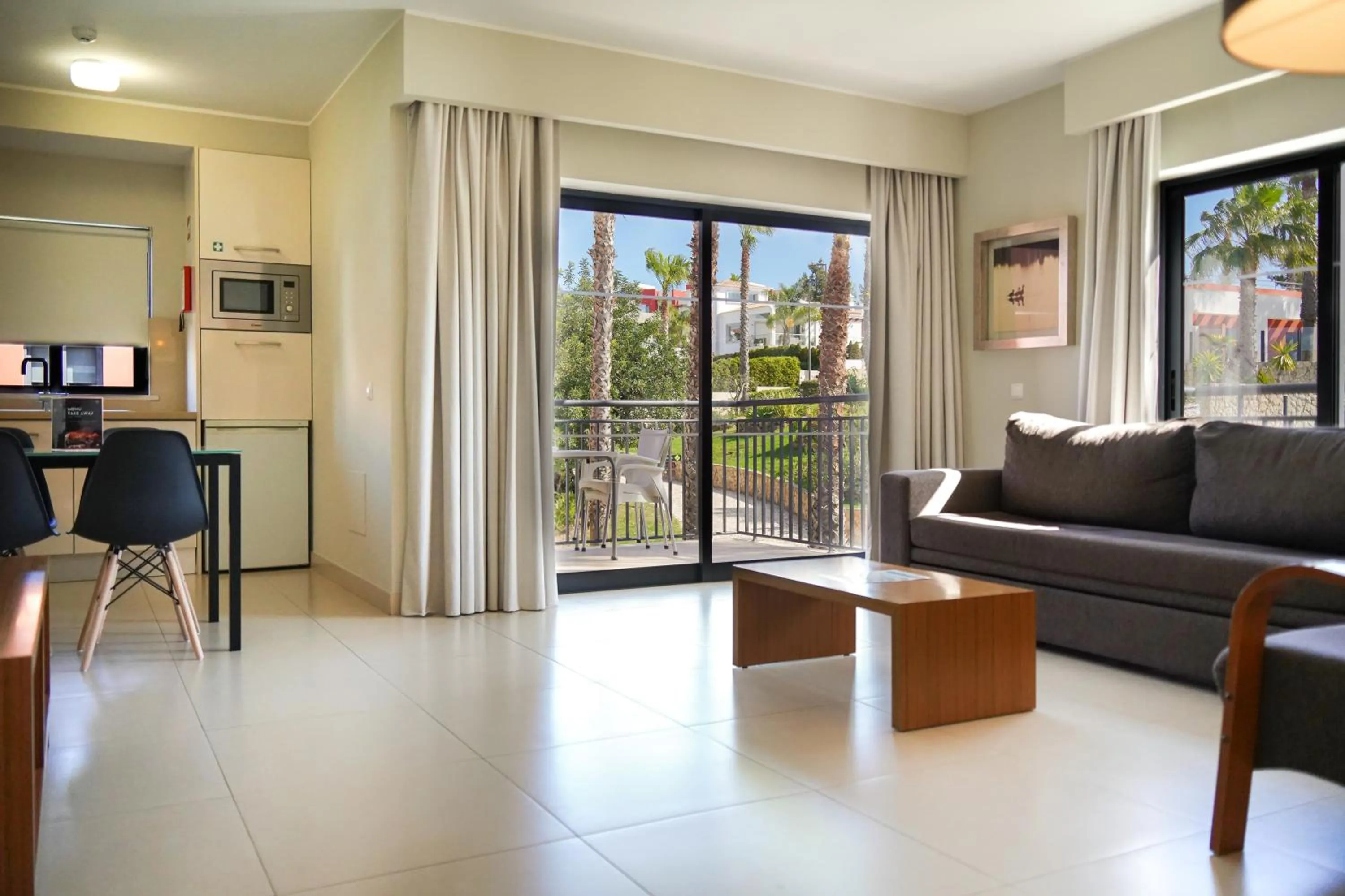 Premium One Bedroom Apartment with Pool or River View in Vitors Village