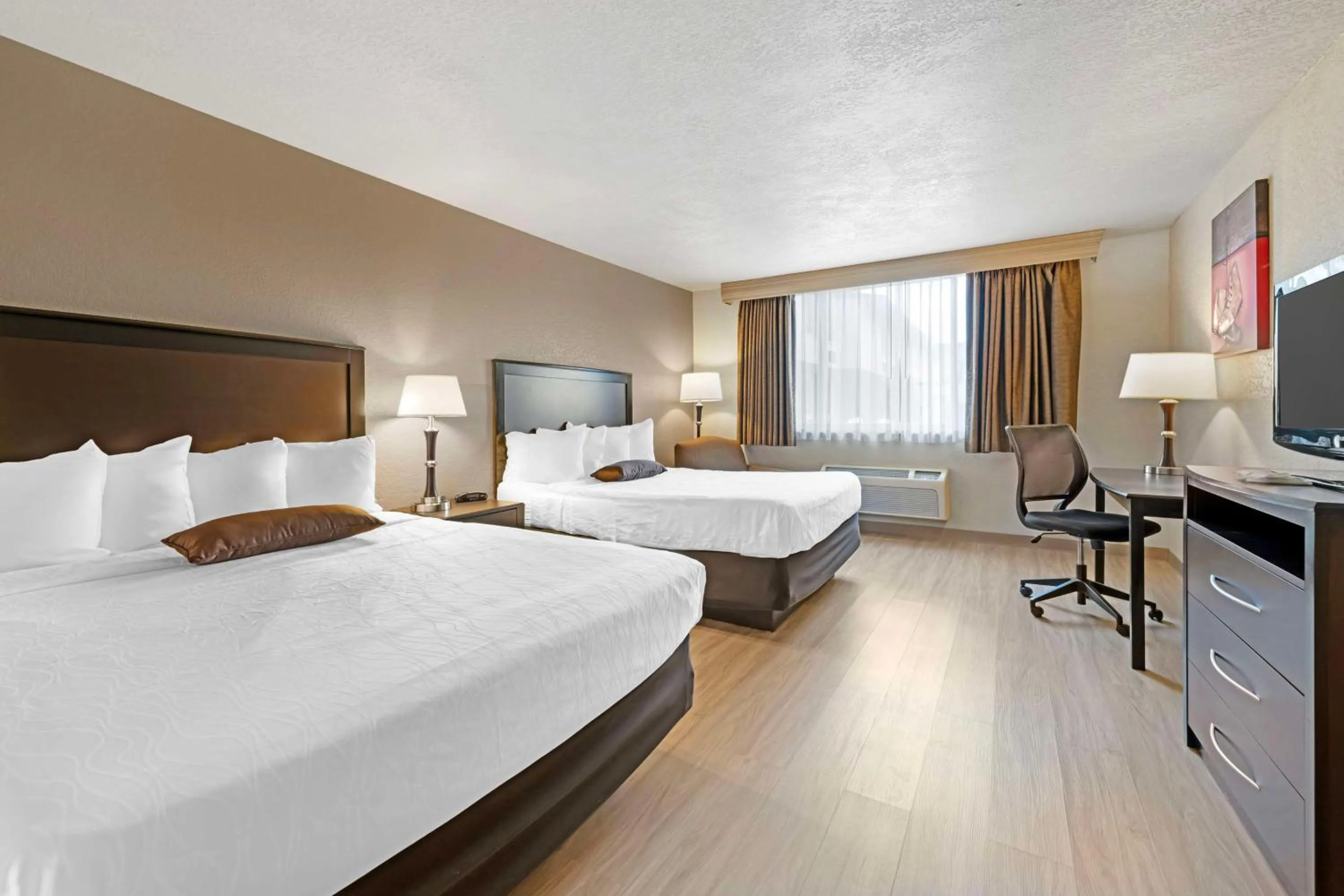 King Room with Two King Beds with Sofa Bed and Bathtub - Disability Access/Non-Smoking in Best Western Green Bay Inn and Conference Center