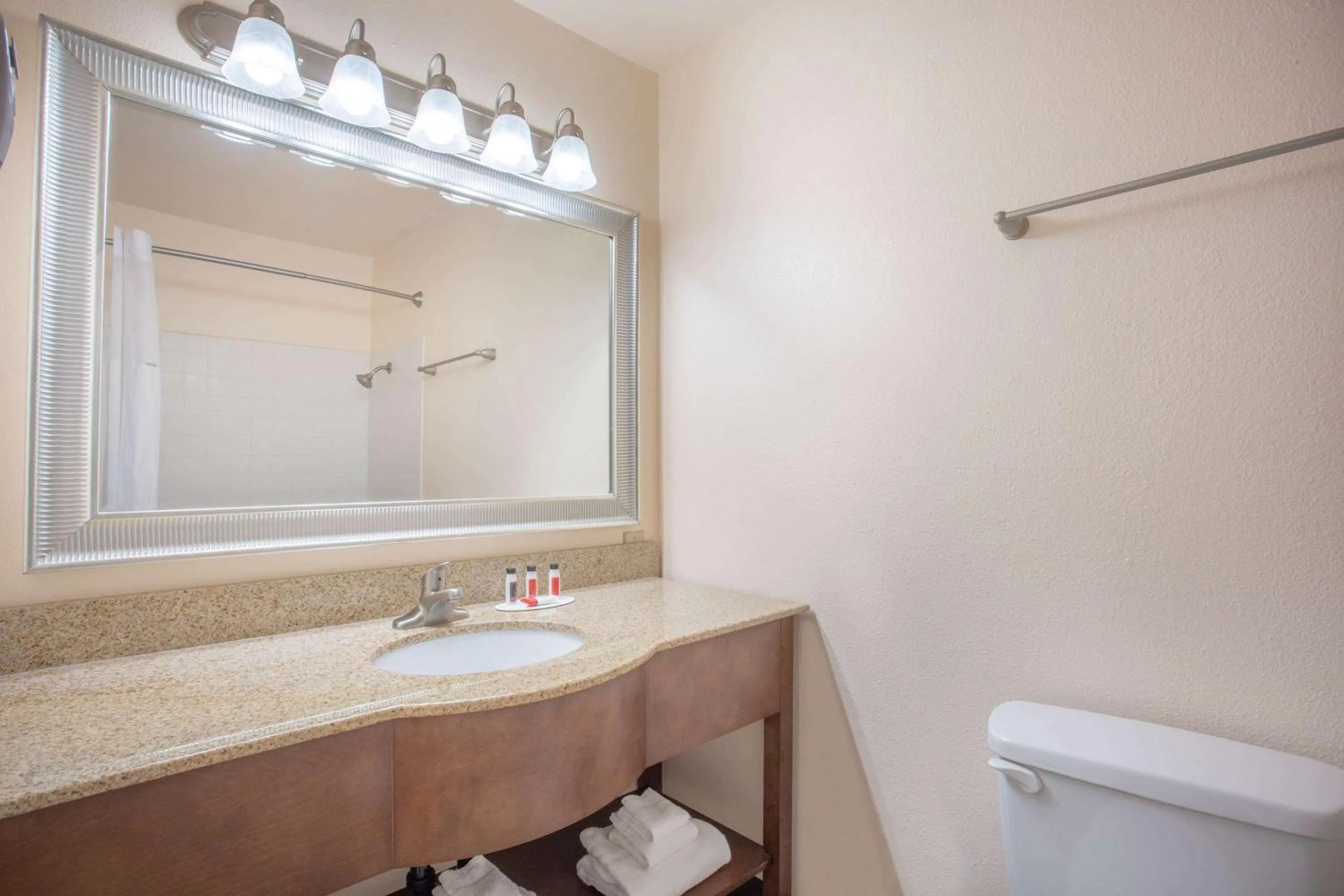 Queen Room with Two Queen Beds - Smoking in Travelodge by Wyndham Hawthorne