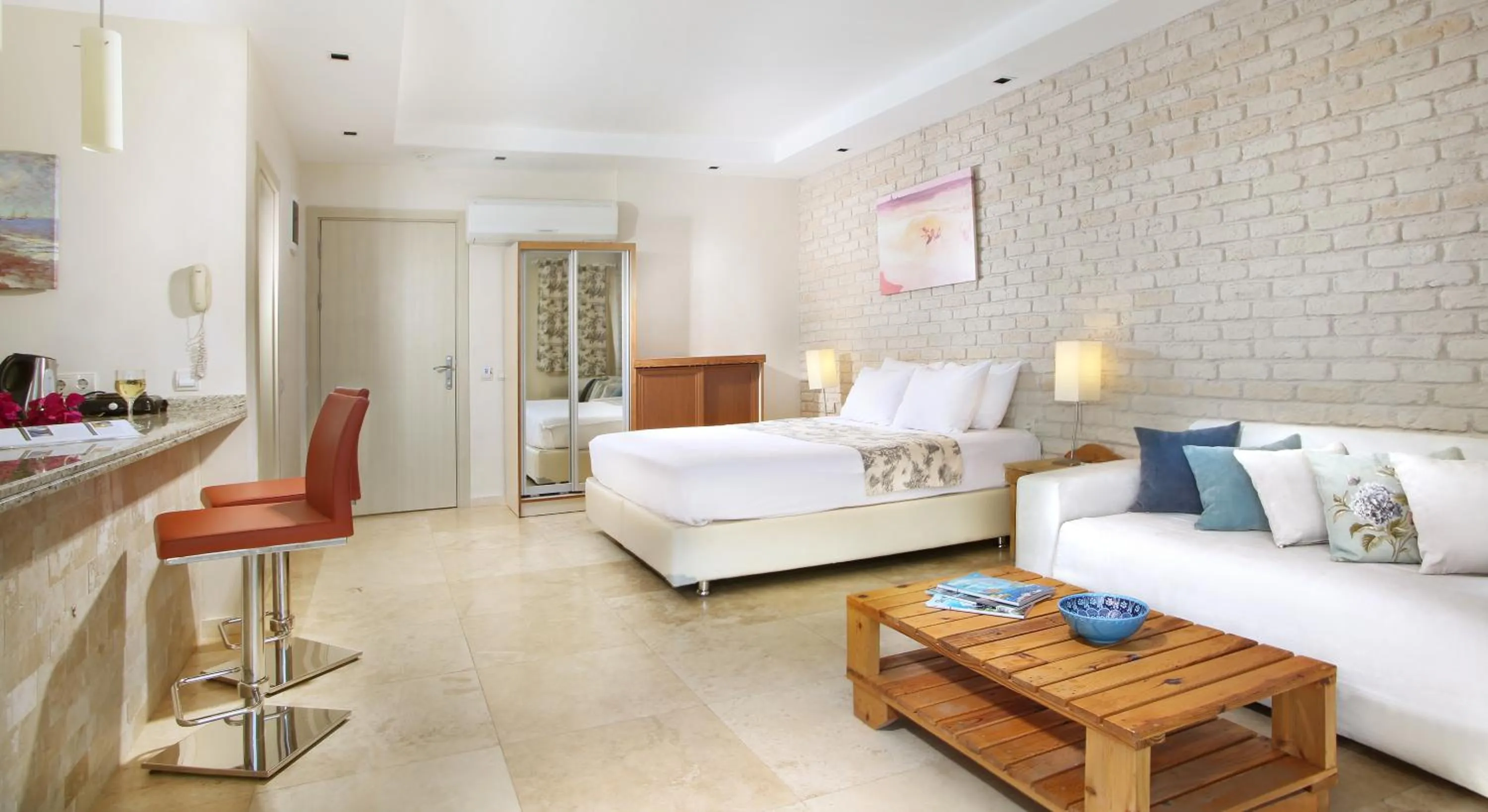 Junior Suite with Partial Sea View in Saylam Suites