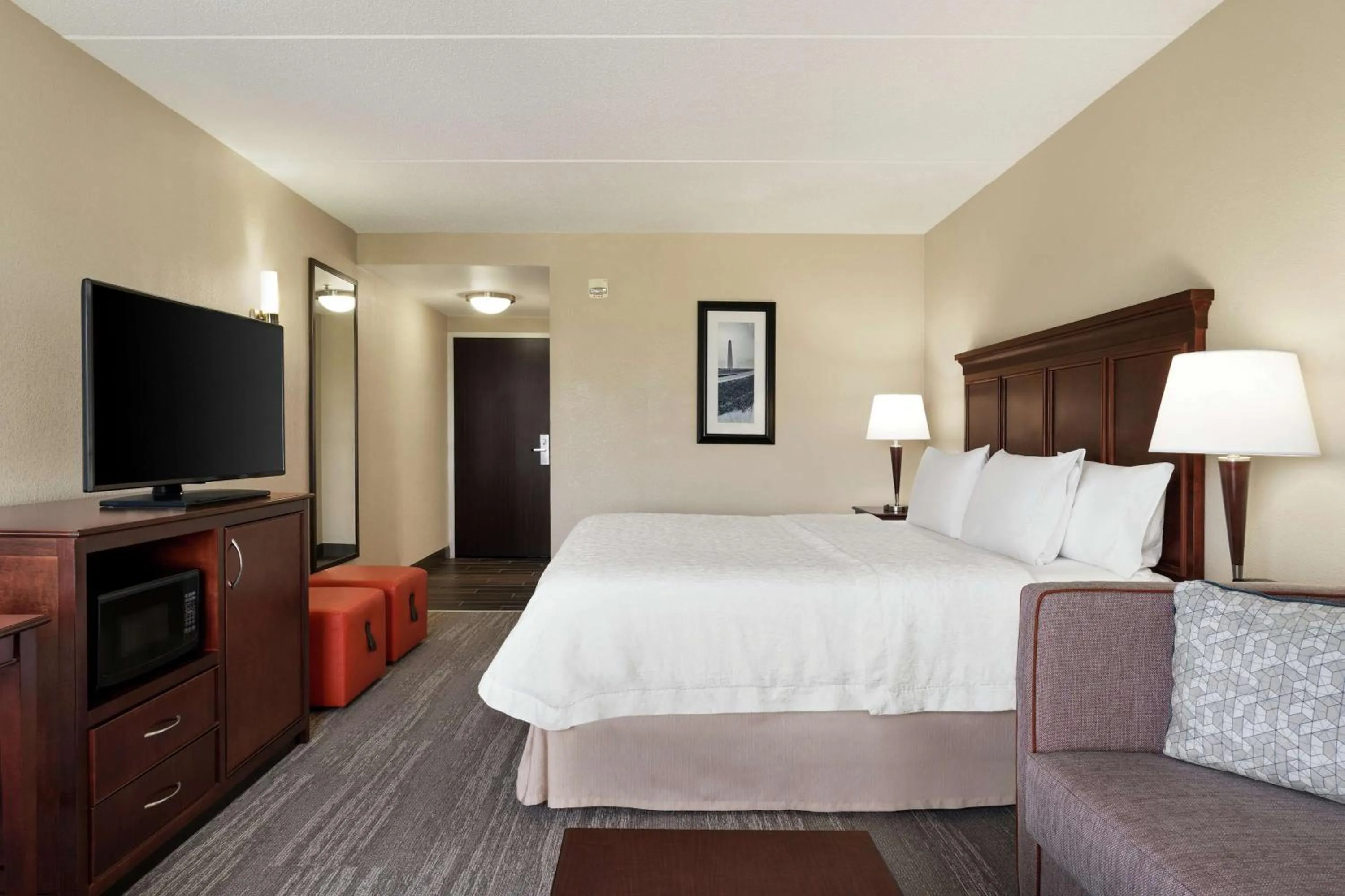 King Room with Sofa Bed and Study - Non-Smoking in Hampton Inn Dulles/Cascades