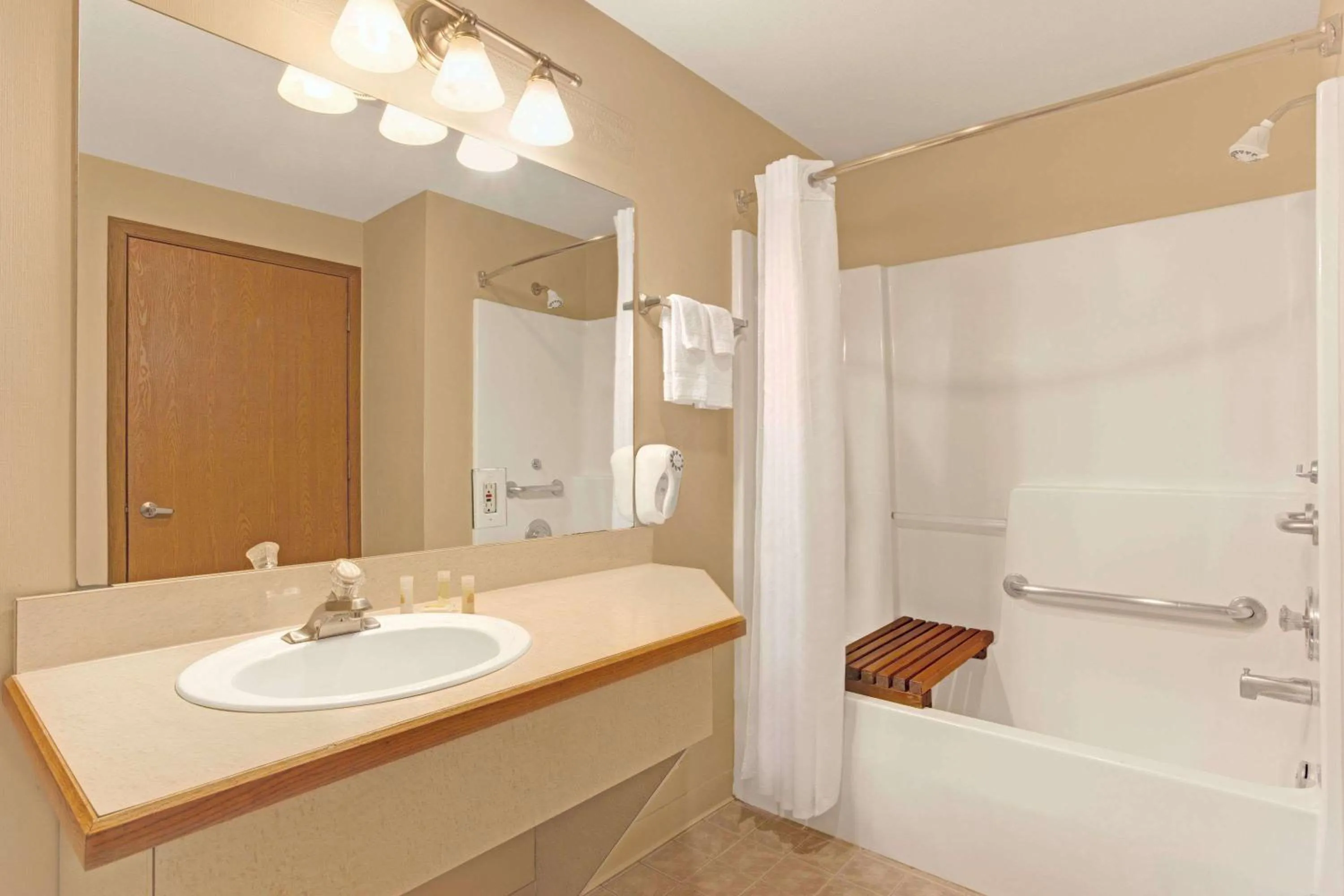 King Room - Disability Access - Non-Smoking in Niwas Inn