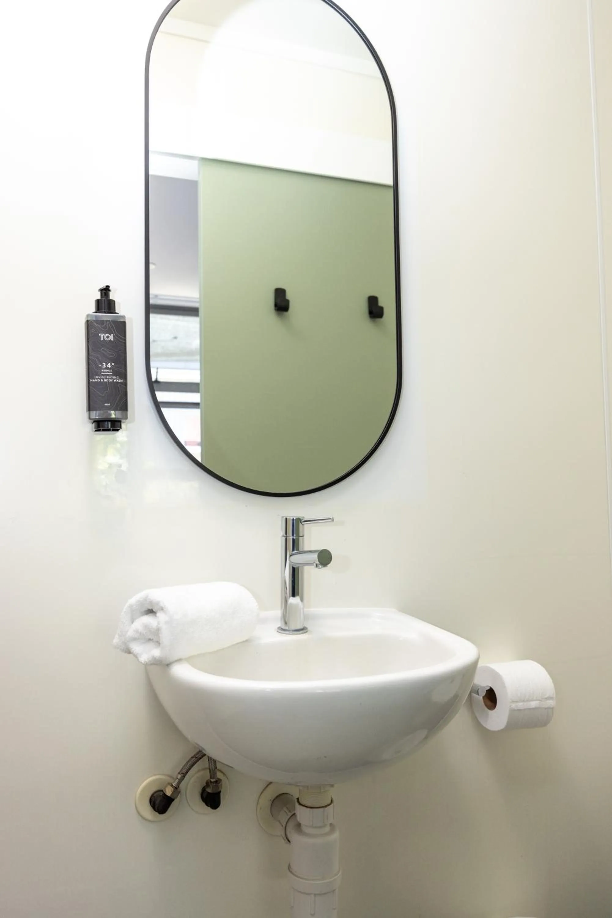 Twin Room with Private Bathroom in Haka House Rotorua