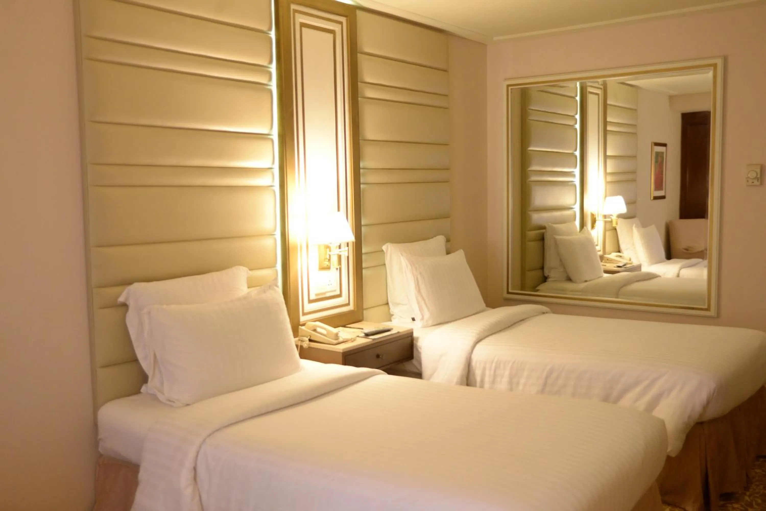 Deluxe Twin Room in Pearl Continental Hotel, Karachi