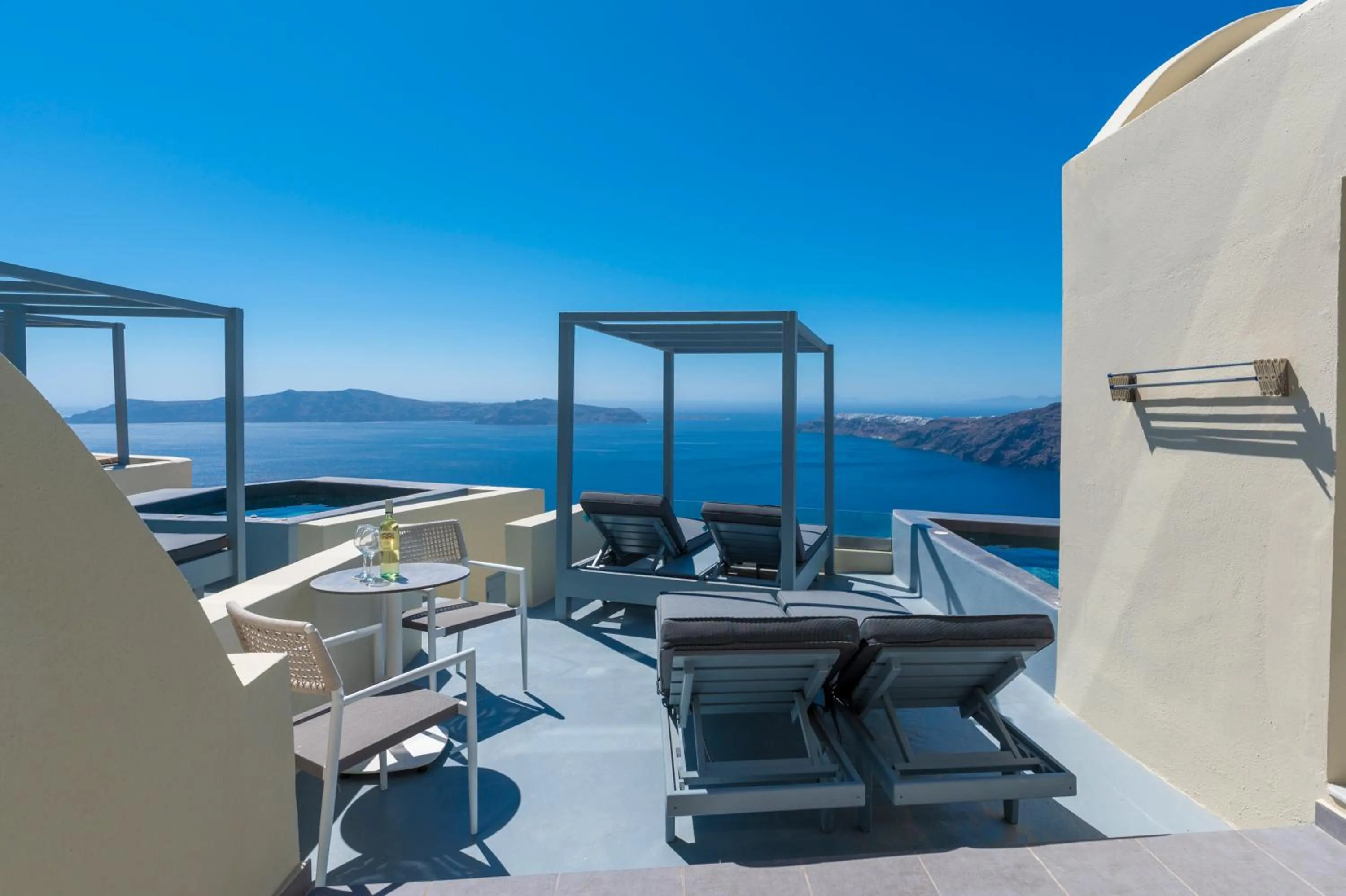 Superior Family Suite with Outdoor Hot Tub and Caldera View in Gizis Exclusive