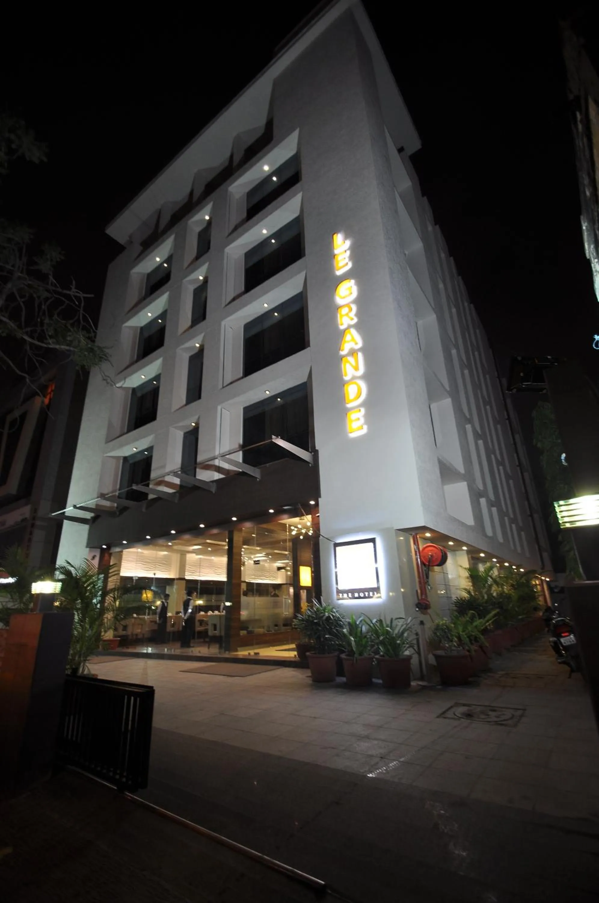 Le Grande Residency -Unmarried Couples are not Allowed