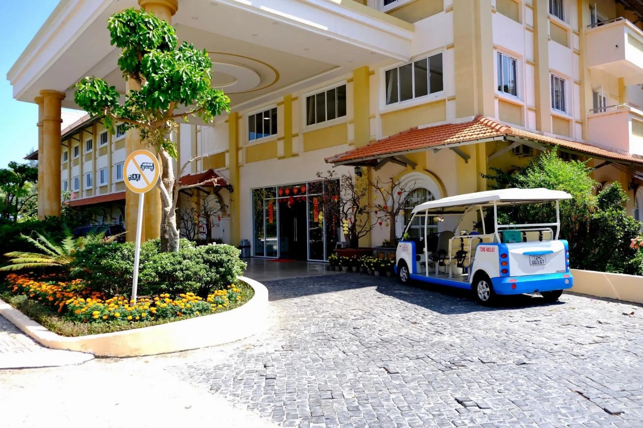 Standard Triple Room in Tan Son Nhat Con Dao Resort