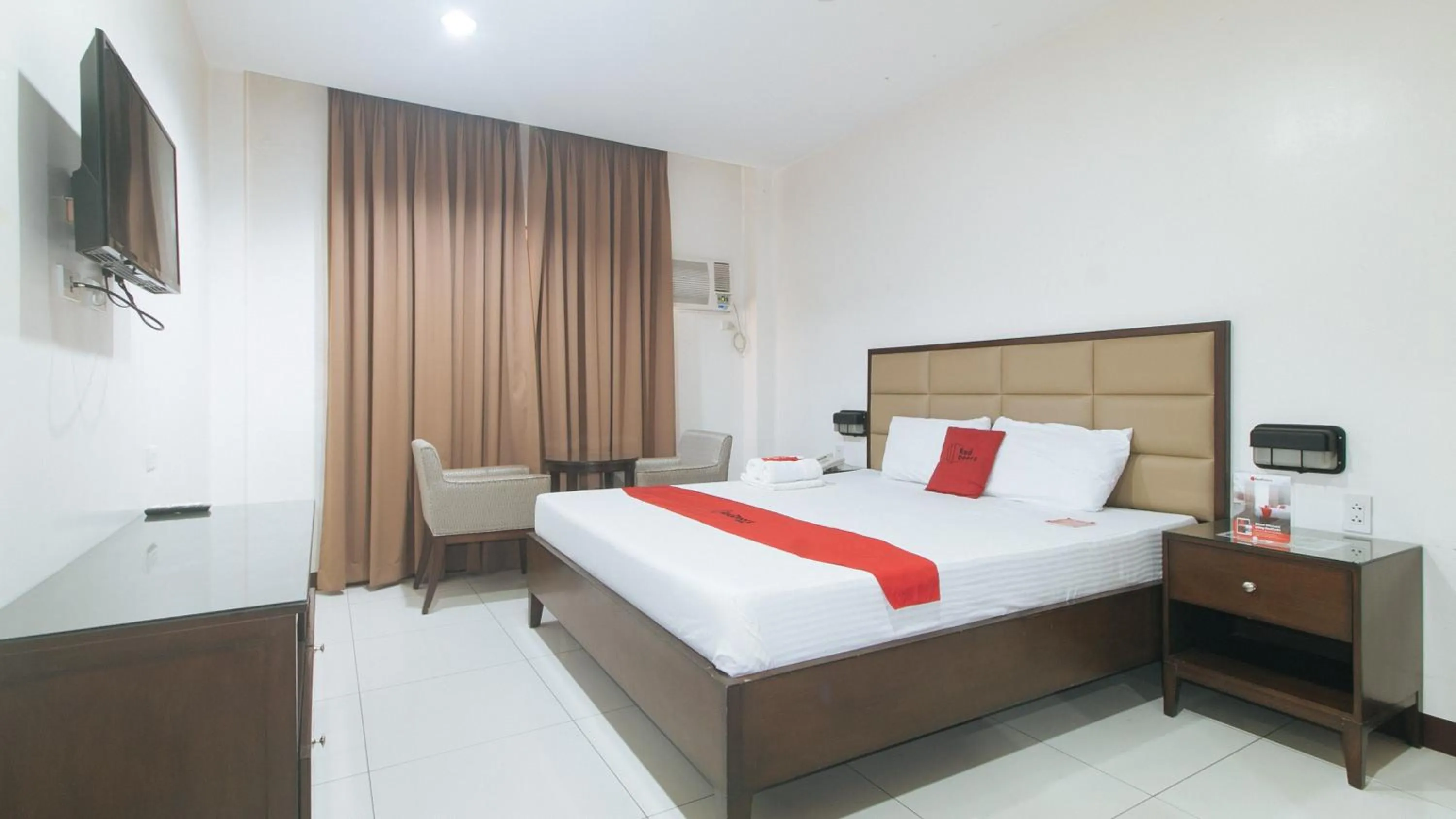 Double Room in RedDoorz near Angeles University Foundation