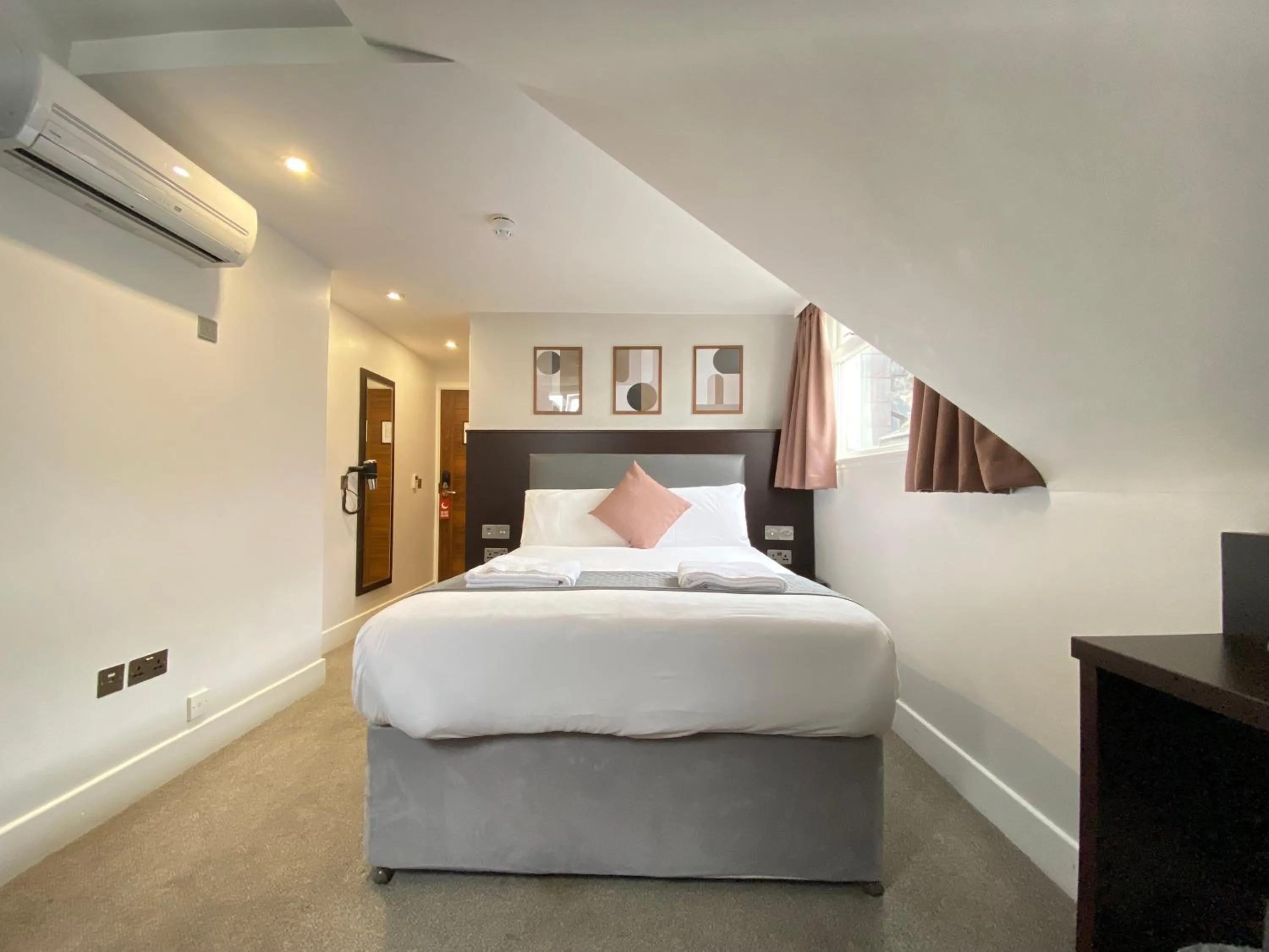 Double Room in Trebovir Hotel