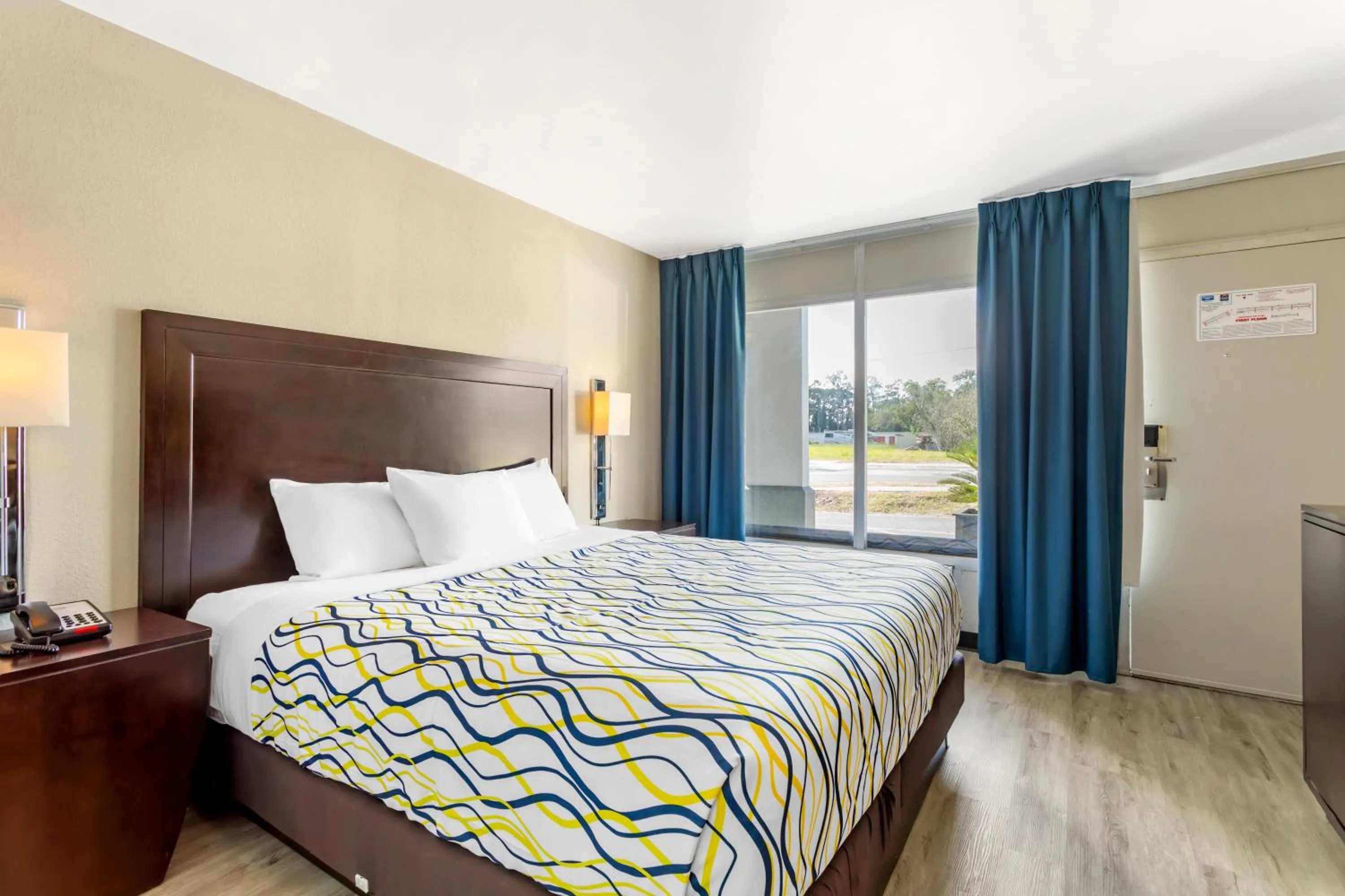 King Room - Disability Access/Non Smoking  in Rodeway Inn Orange Park - Jacksonville near Naval Air Station