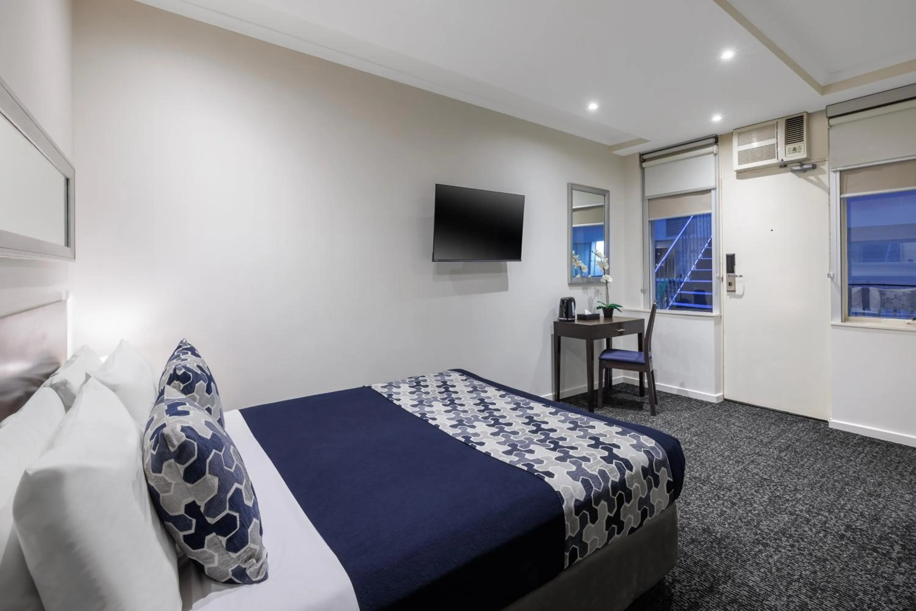 Standard Queen Room in Great Southern Hotel Melbourne