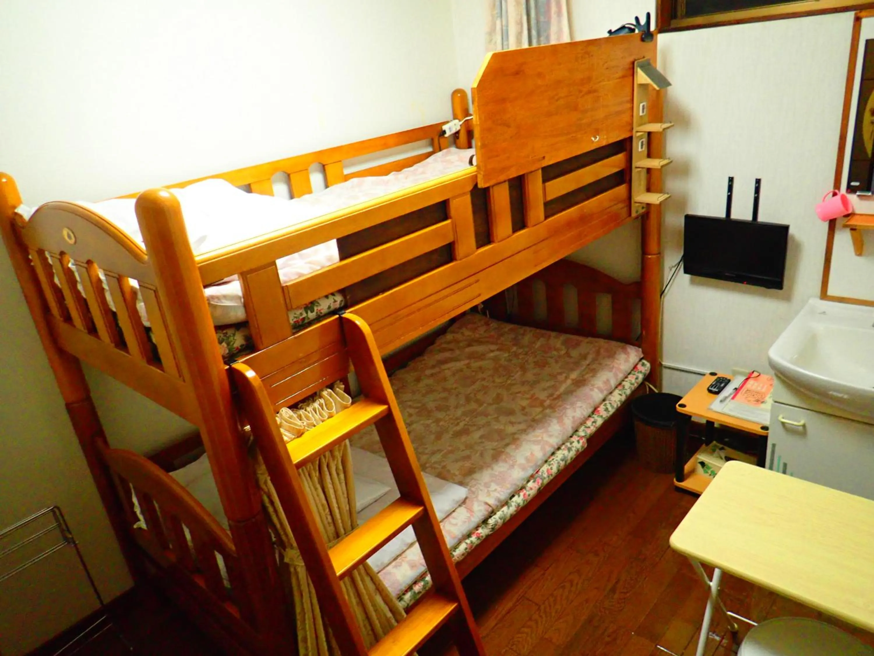 Twin Room with Bunk Bed - single occupancy in Yufuin Country Road Youth Hostel