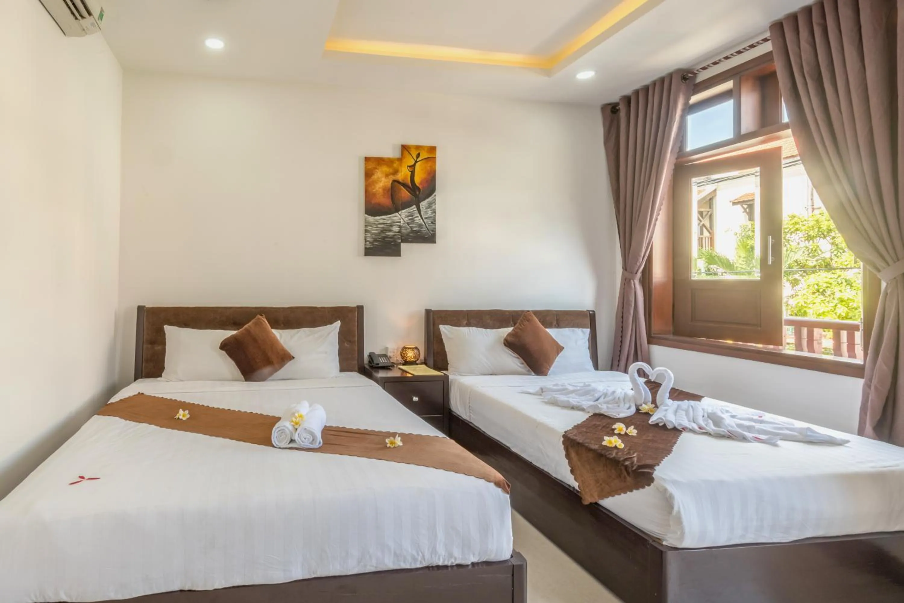 Deluxe Double Room with Balcony - single occupancy in Miss Ten Homestay