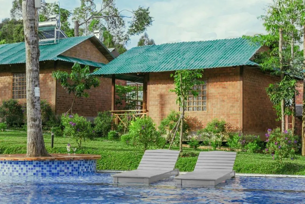Bungalow (3 Adults) in Phu Quoc Valley Sen Bungalow
