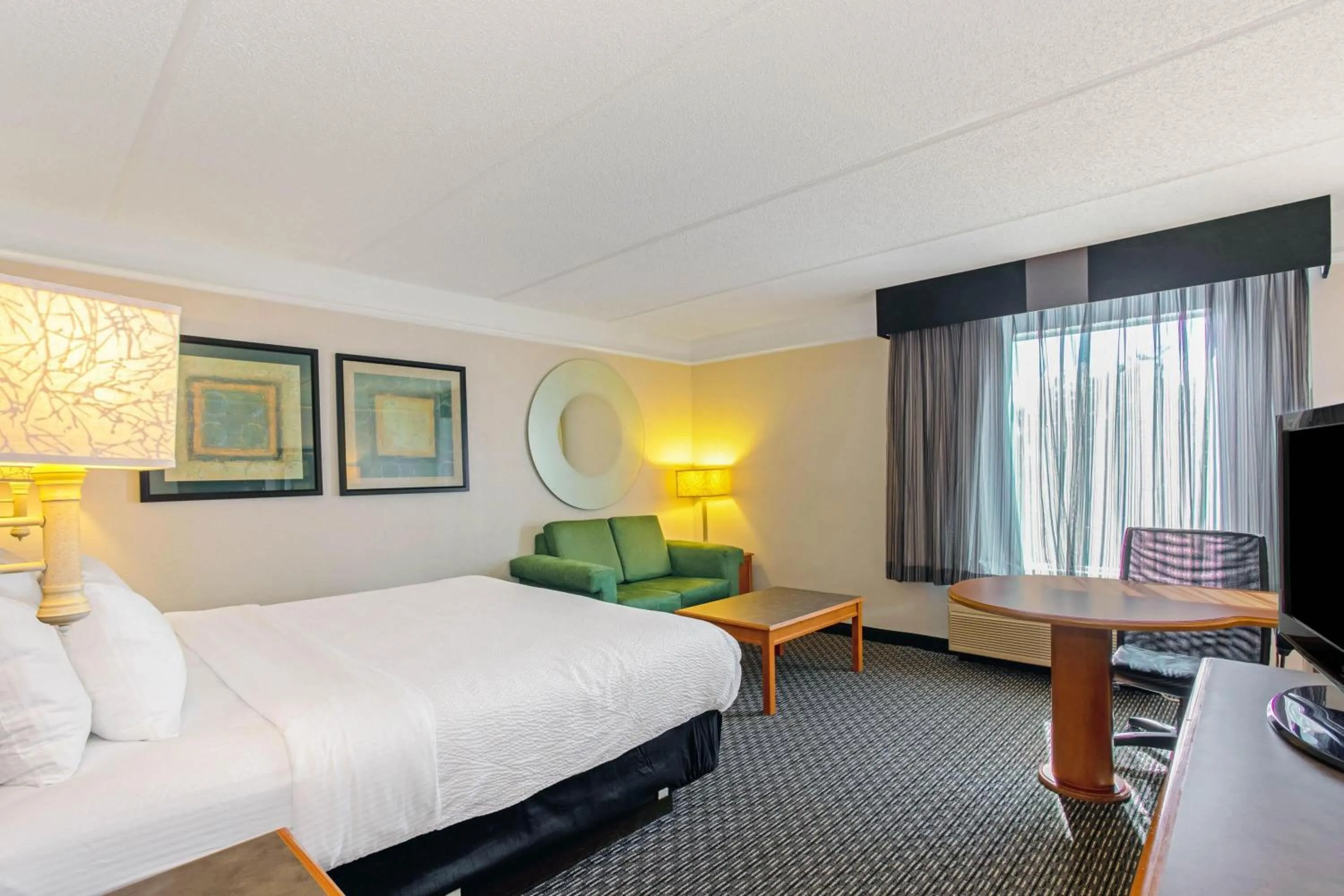 Executive King Room in La Quinta by Wyndham Orlando I Drive/Conv Center