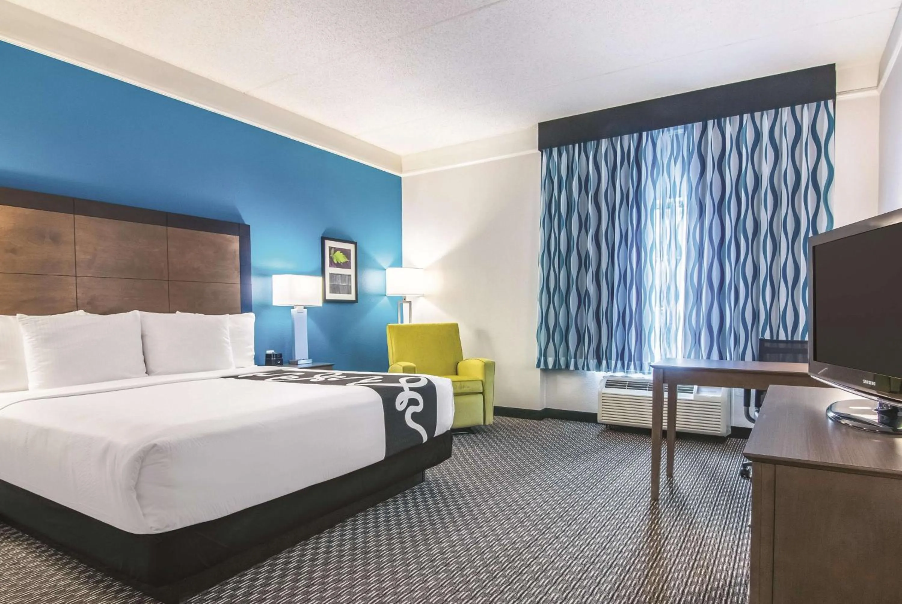 Deluxe King Room in La Quinta by Wyndham Orlando UCF