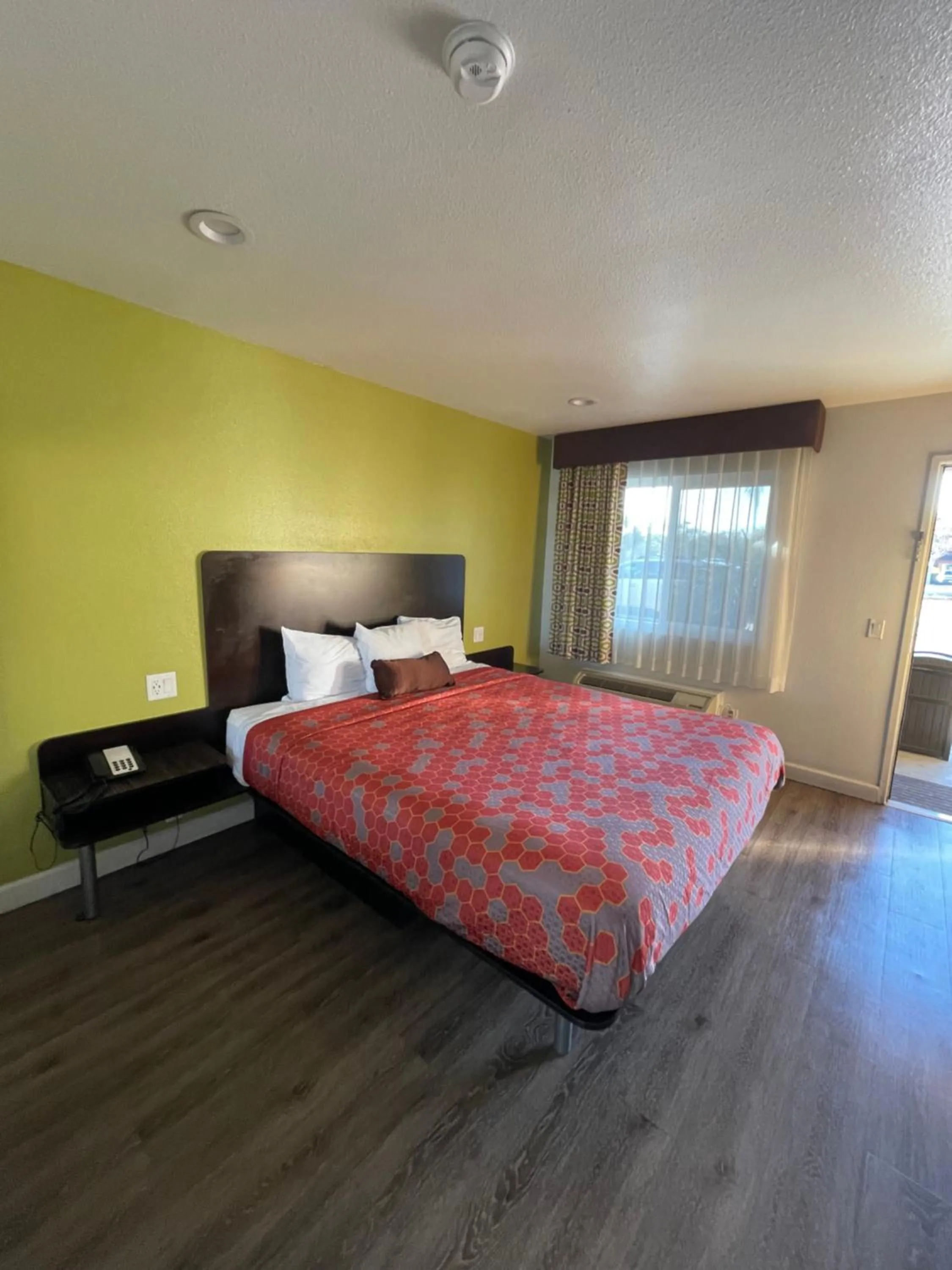 King Room - Disability Access in Claremont Lodge