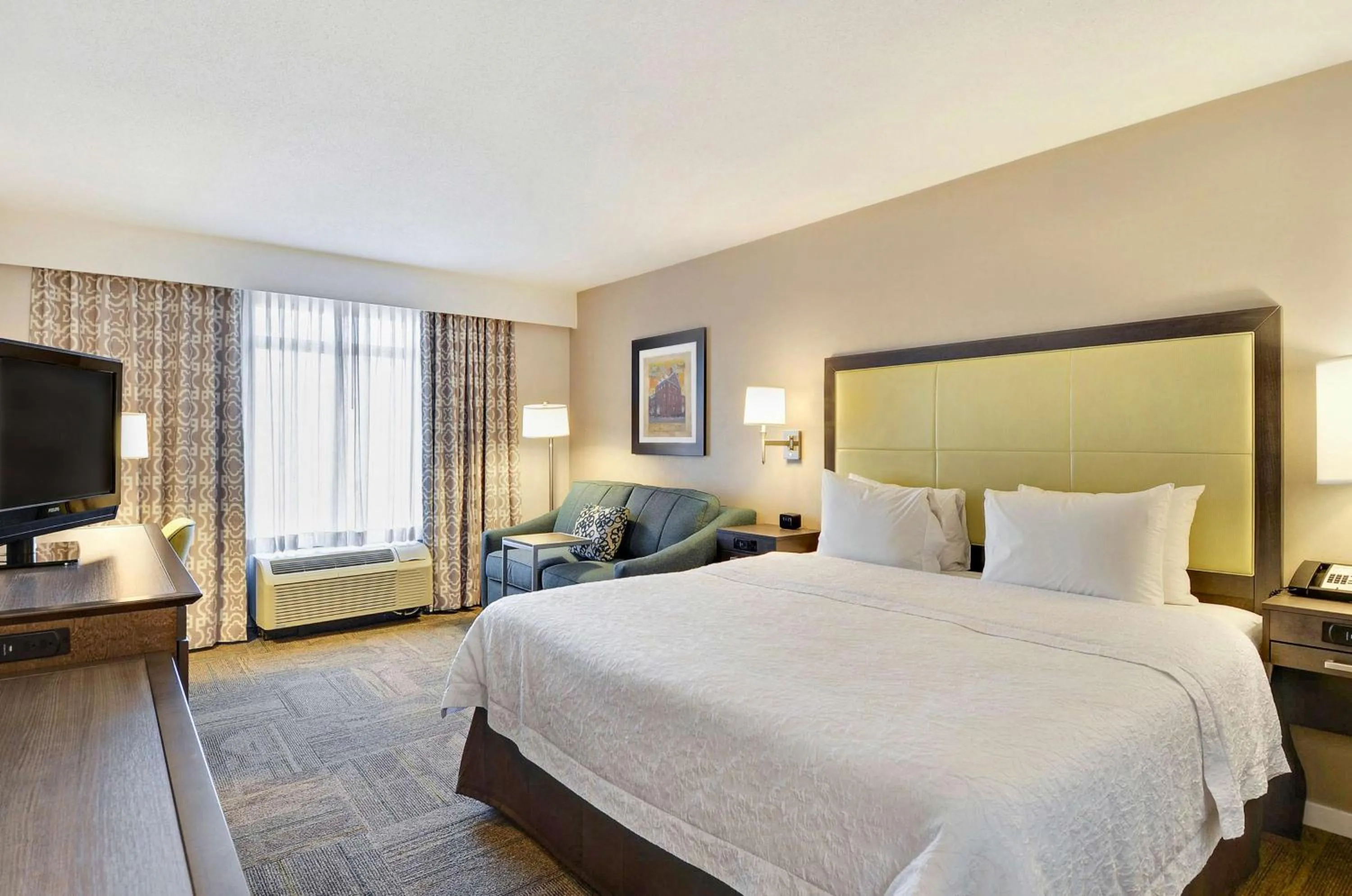 King Room with Bath - Mobility Access in Hampton Inn Alexandria/Old Town