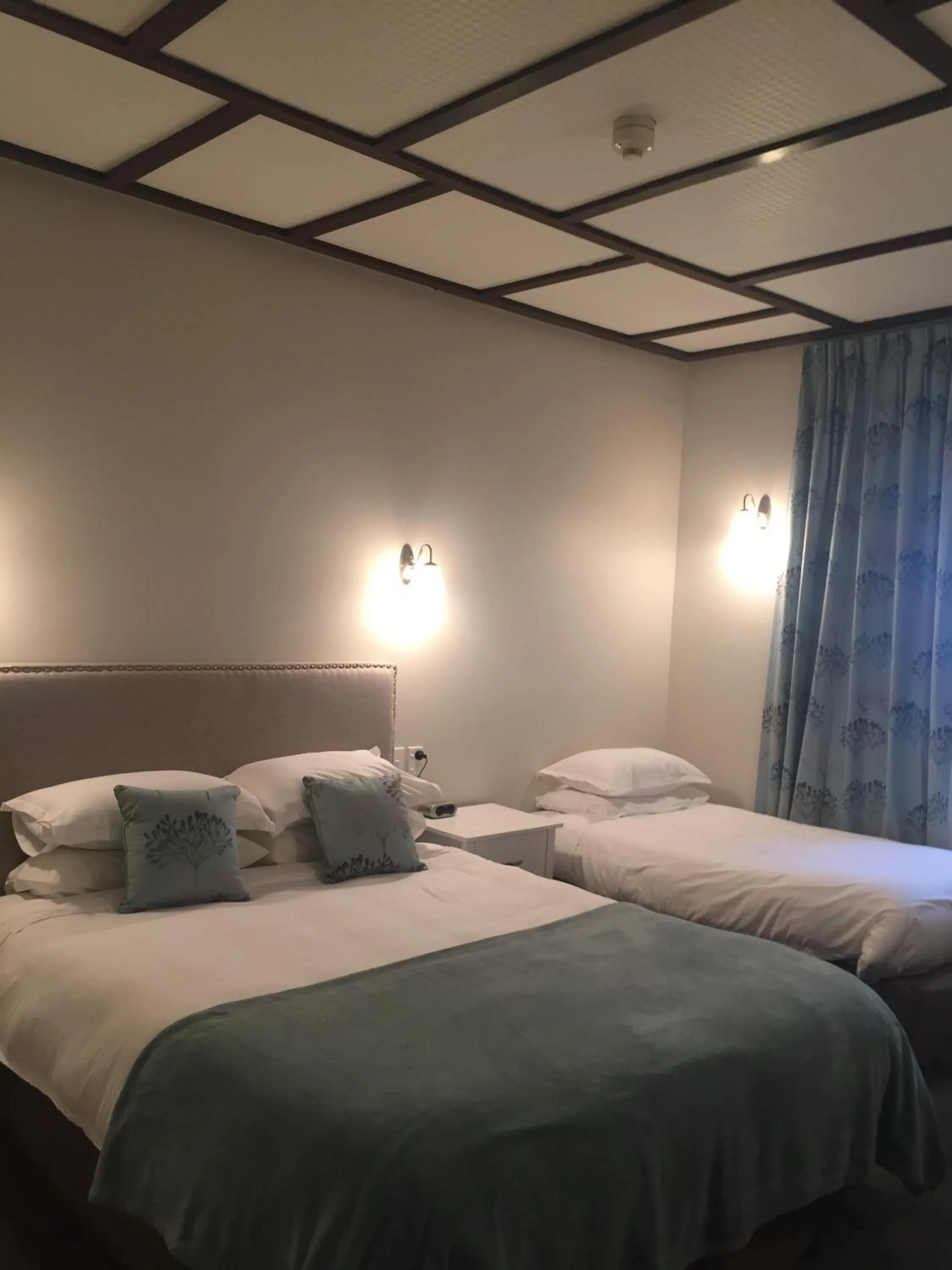 Queen Room in Bridgehouse Lodge