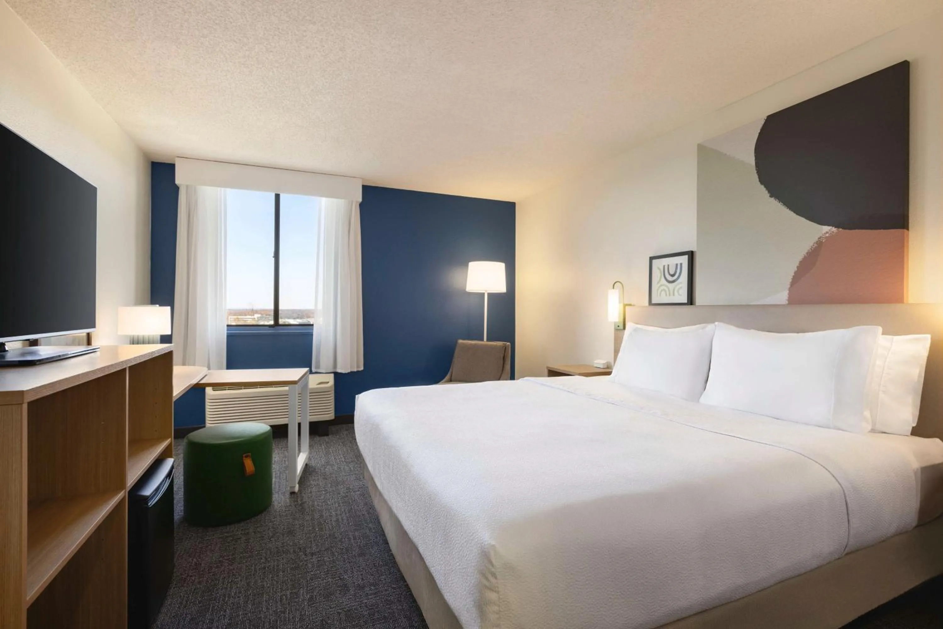 King Room with King Bed - Non-Smoking in Spark By Hilton Germantown Washington Dc North