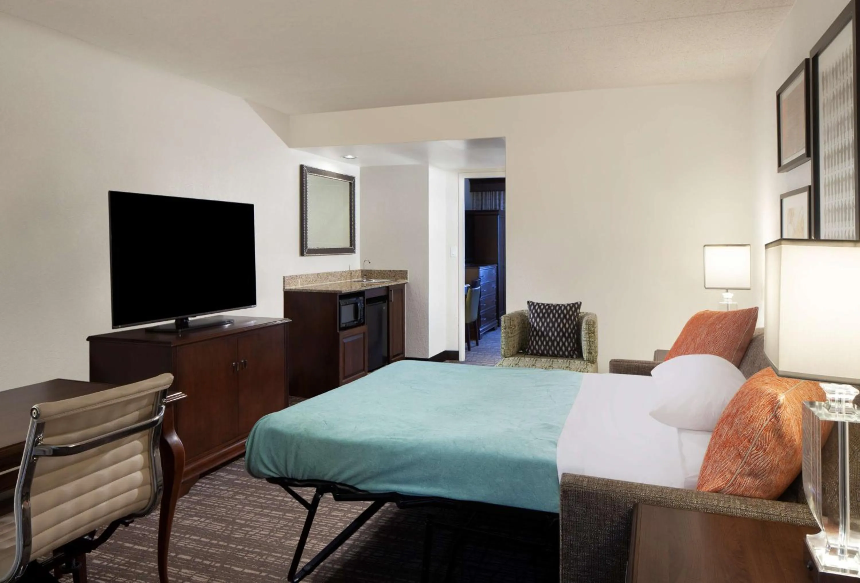 Premium King Suite in Embassy Suites by Hilton Philadelphia Airport