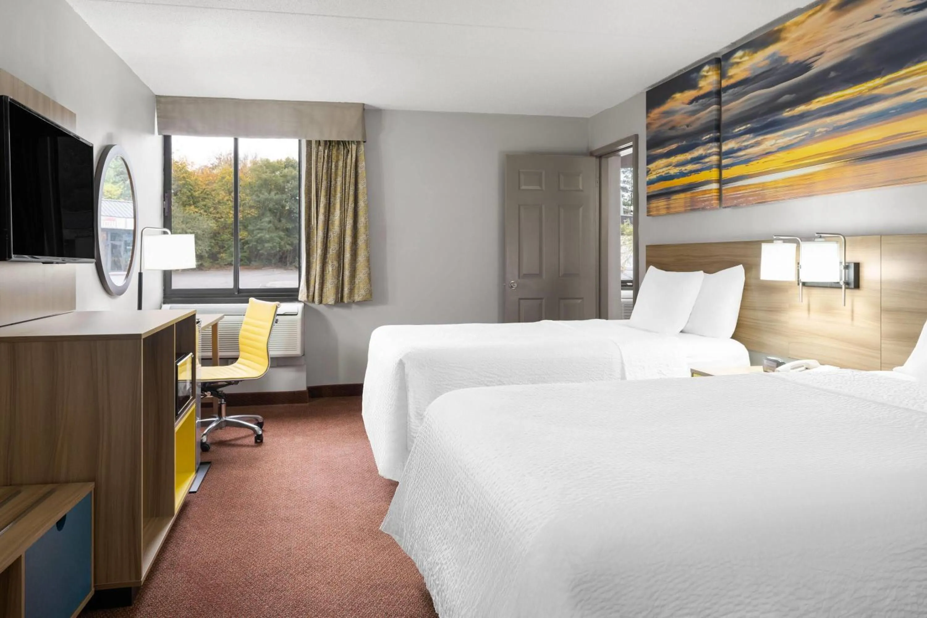 One-Bedroom Suite With Two Double Beds - Smoking in Days Inn by Wyndham Hagerstown I-70