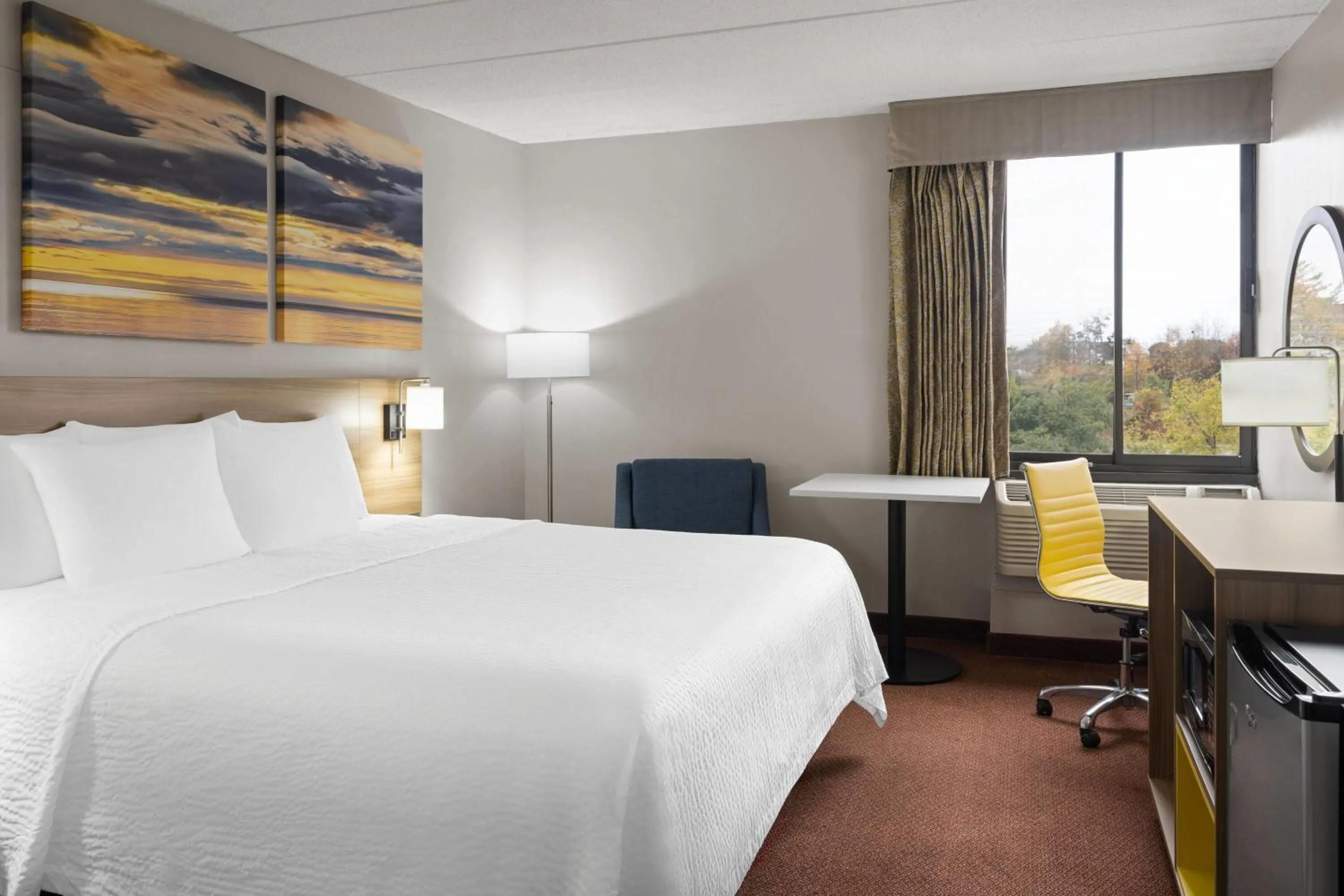 King Room - Smoking  in Days Inn by Wyndham Hagerstown I-70