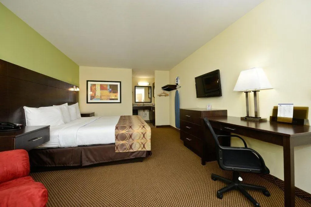 King Room in Americas Best Value Inn Lake Charles Interstate 210