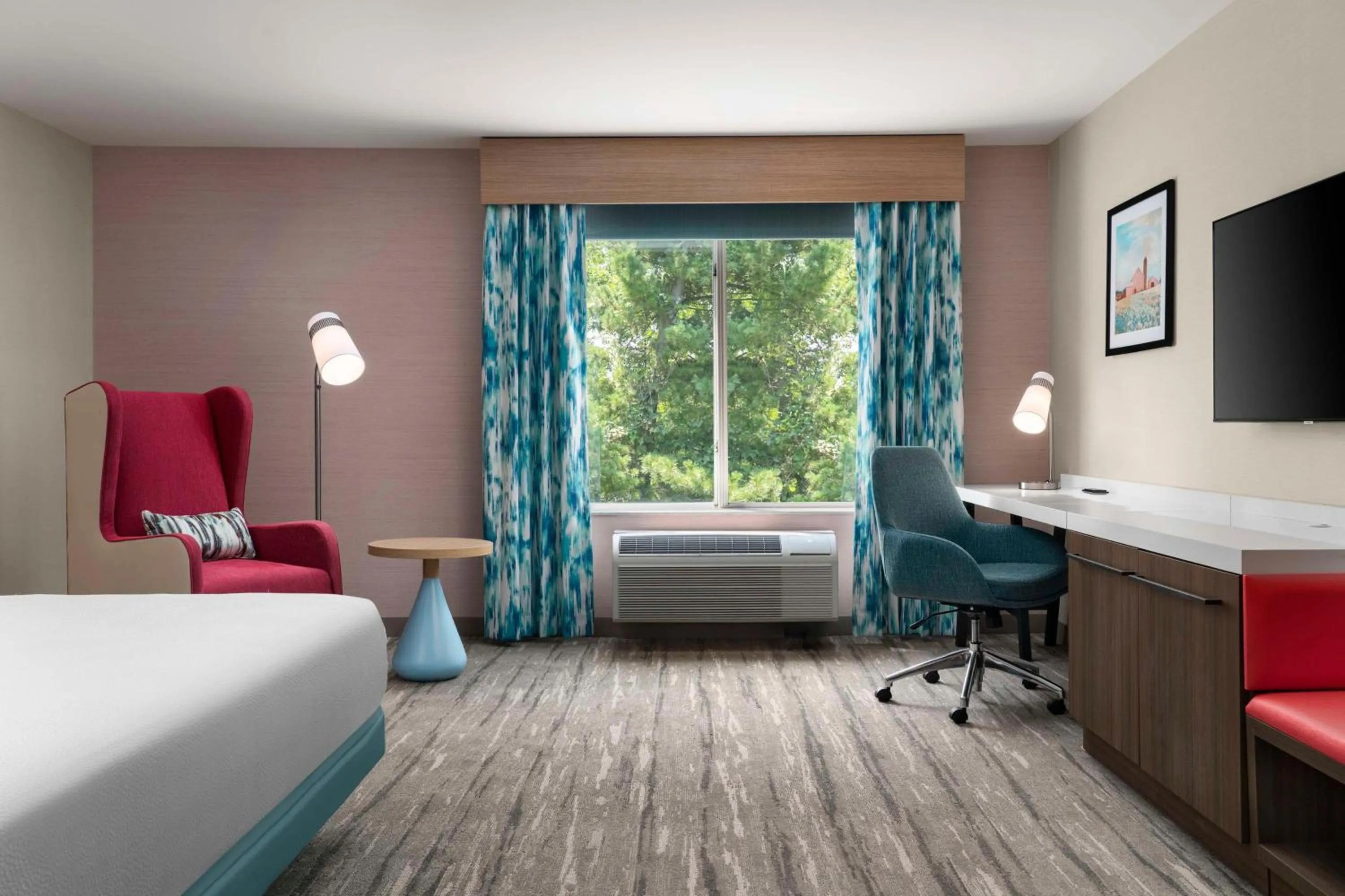 King Room with Tub - Mobility and Hearing Access in Hilton Garden Inn Kennett Square