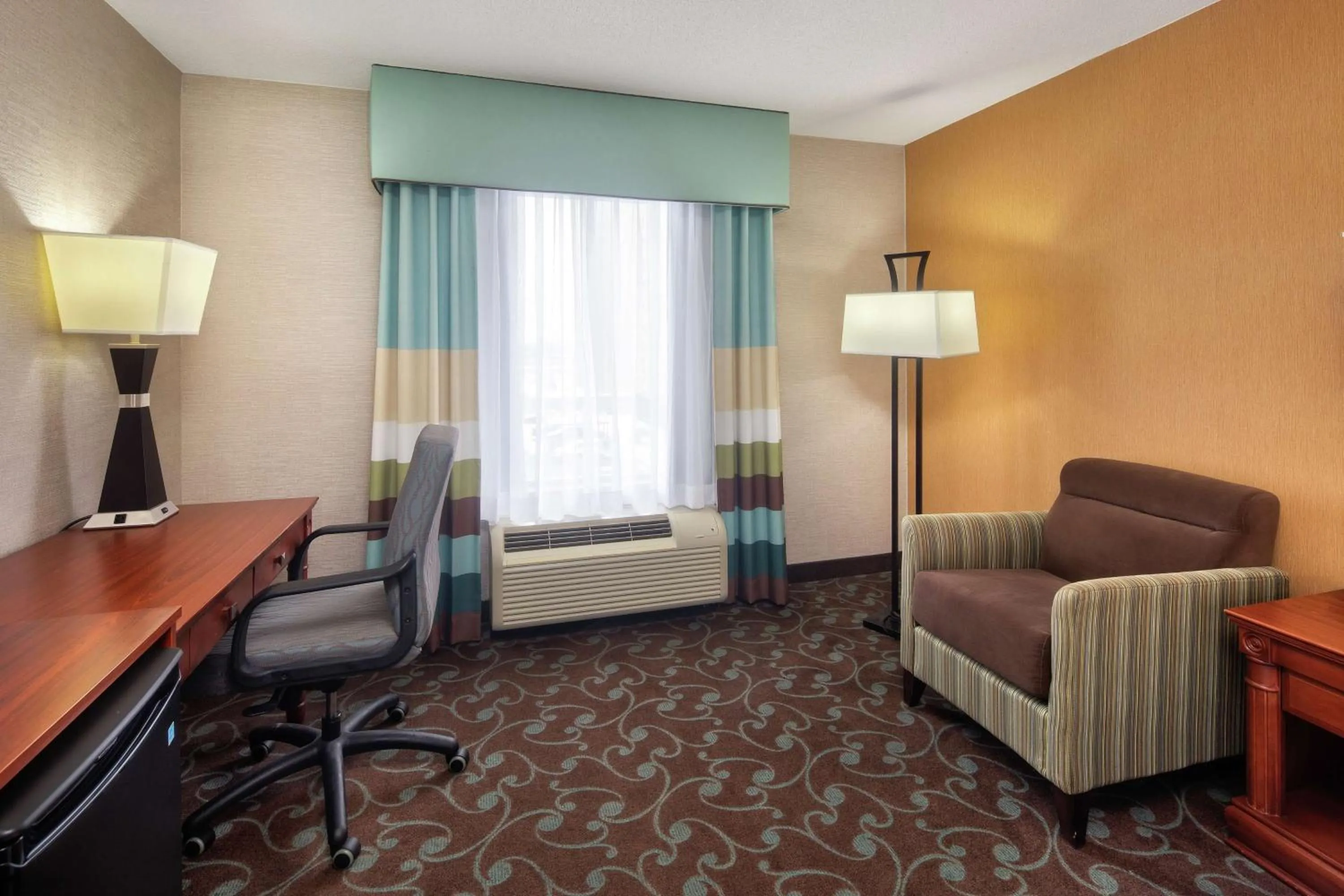 King Room with King Bed - Non-Smoking in Hampton Inn & Suites by Hilton Toronto Airport