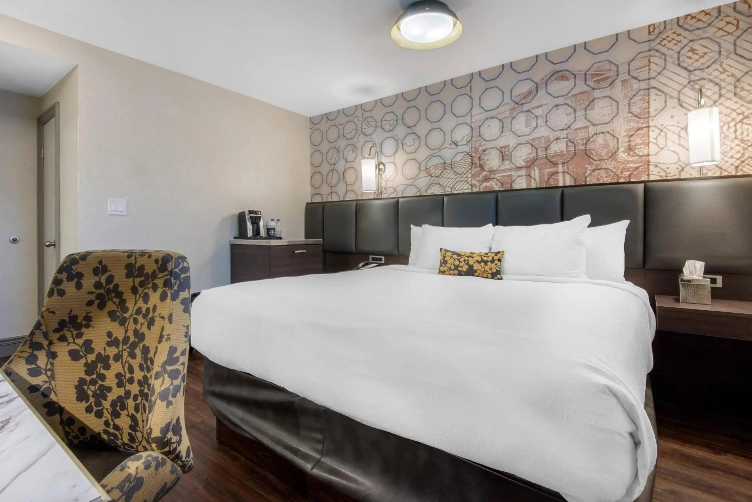 Standard Queen Room - Non-Smoking in The Champlain Waterfront Hotel, an Ascend Collection Hotel