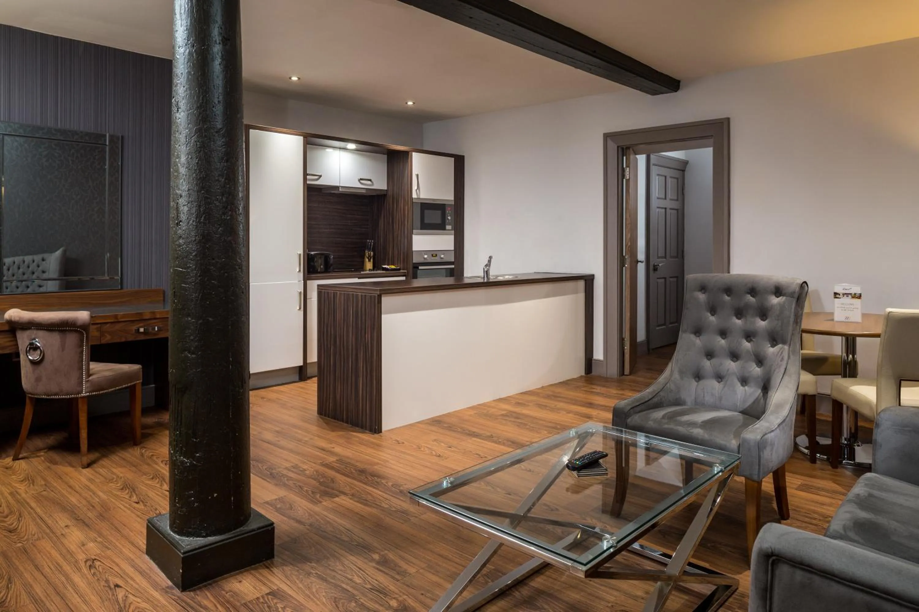 Family Grande Studio - Friar House in Roomzzz Newcastle City