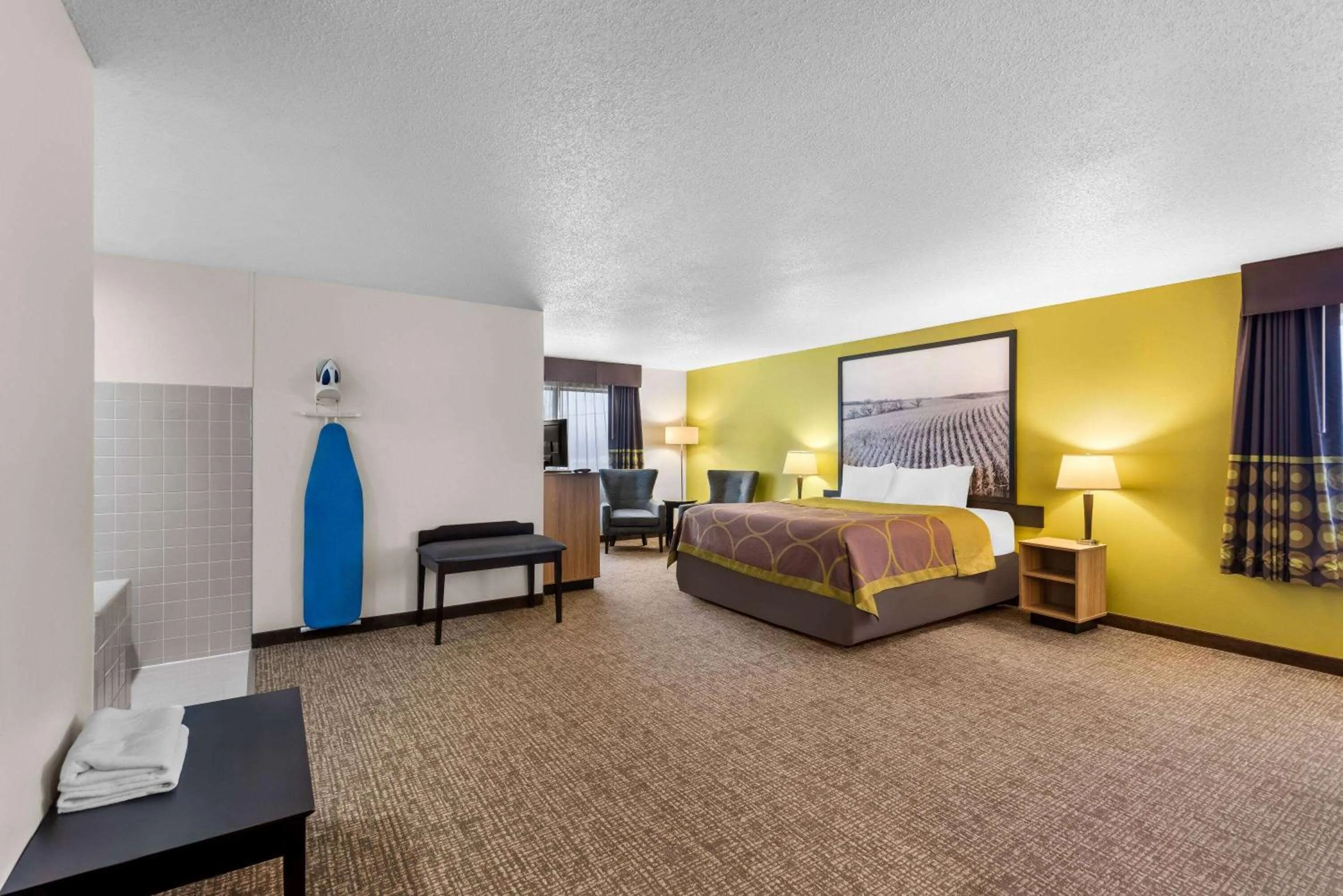Premier King Suite - Non-Smoking in Super 8 by Wyndham Oelwein