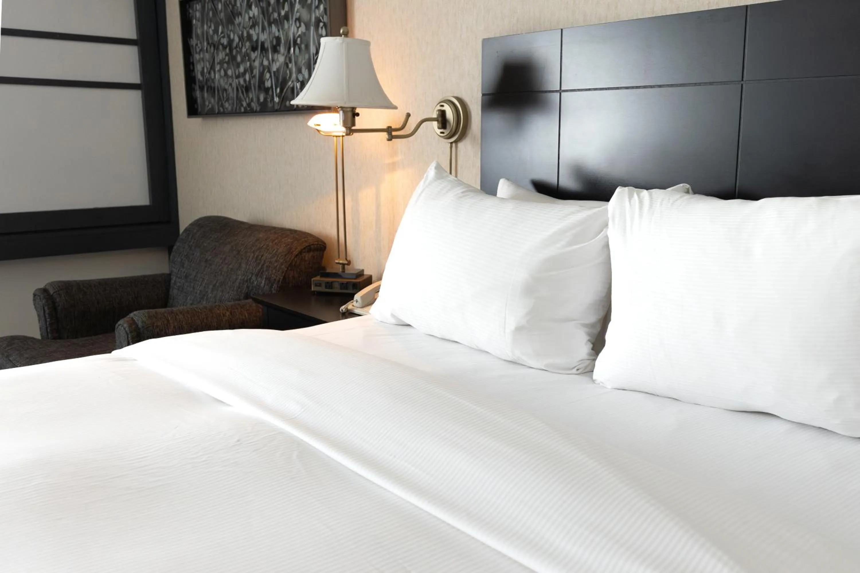 Standard Queen Room in Hotel Ruby Foo's