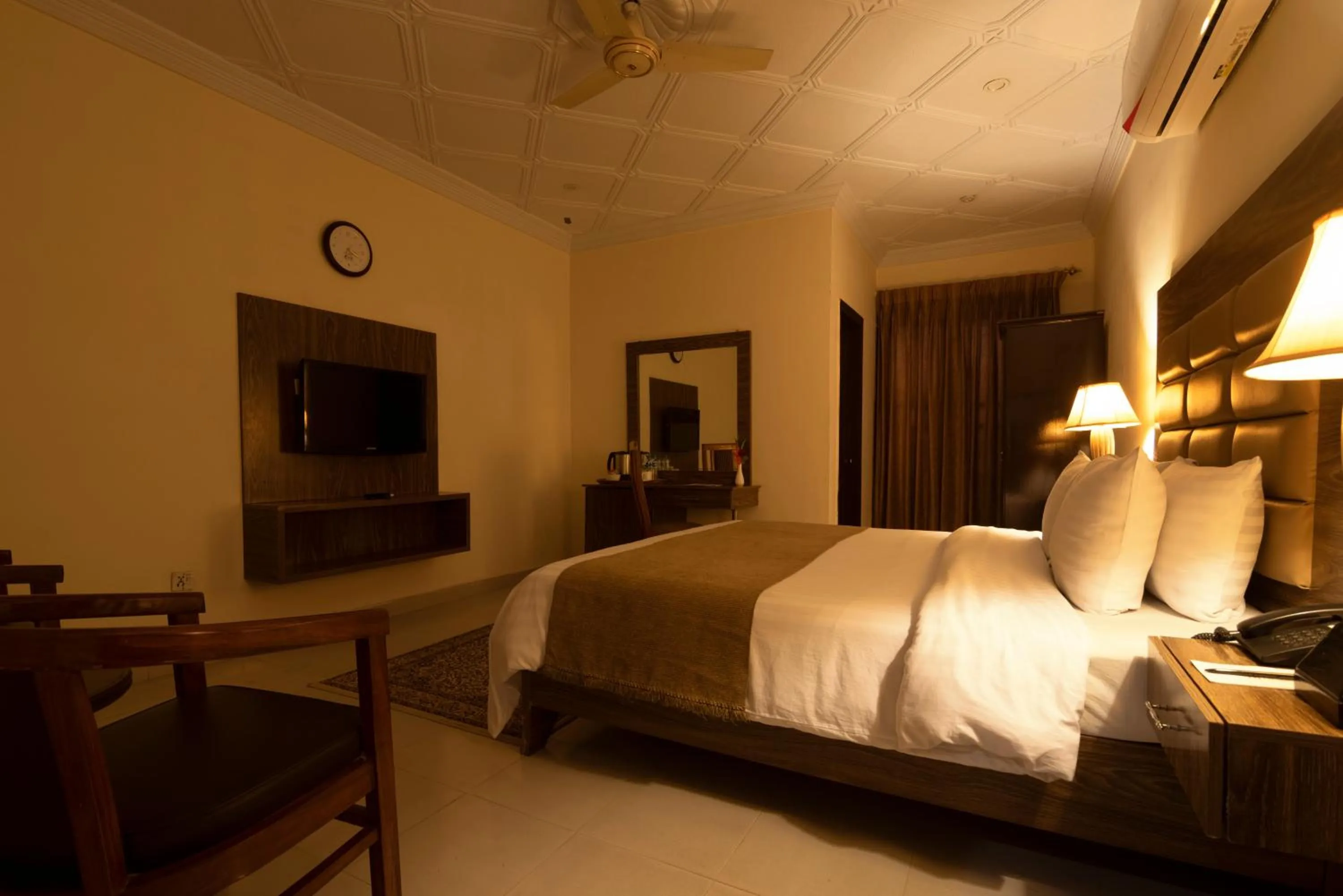 Deluxe Double Room in Hotel One Lalazar Multan