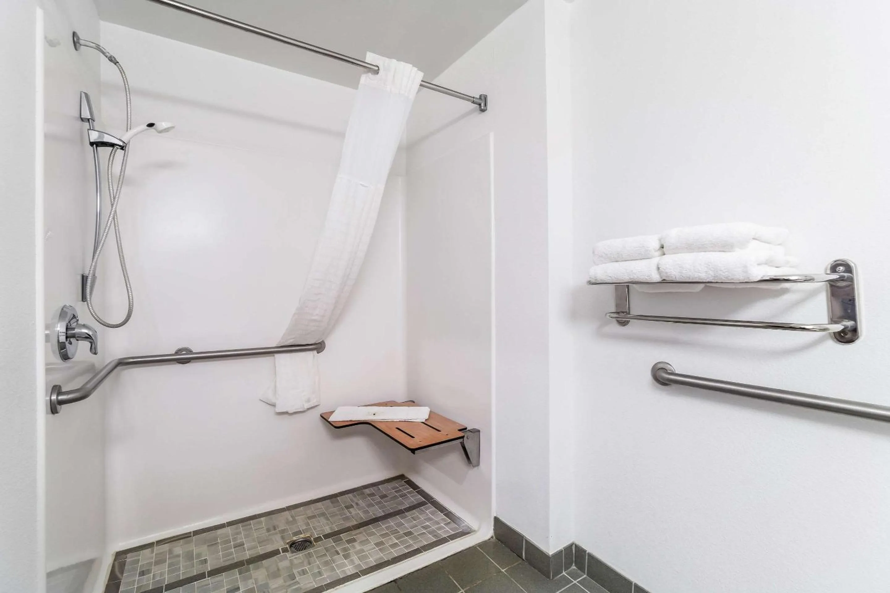 King Room - Accessible/Non-Smoking in Quality Inn & Suites Augusta I-20