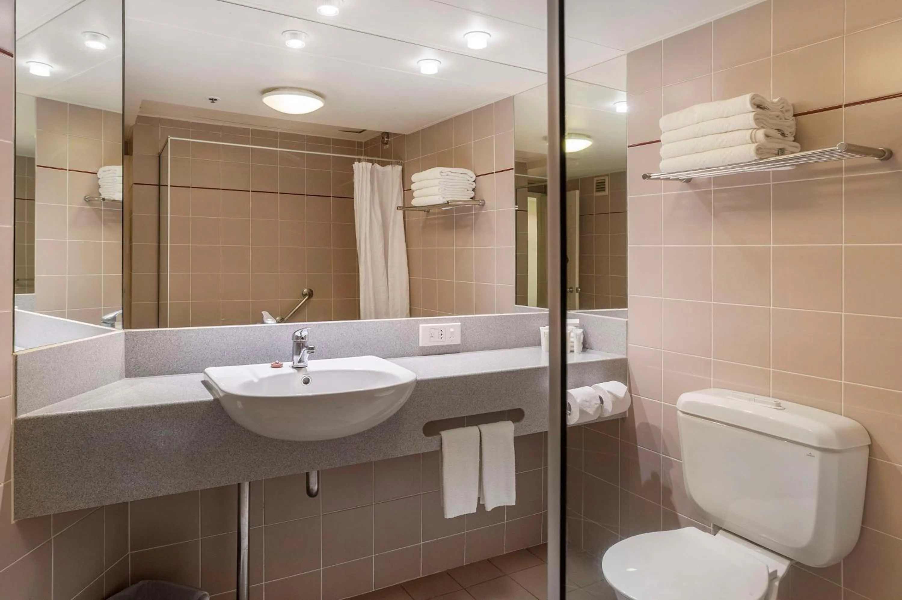 Family Room (2 Adults + 2 Children) in Rydges Esplanade Resort Cairns