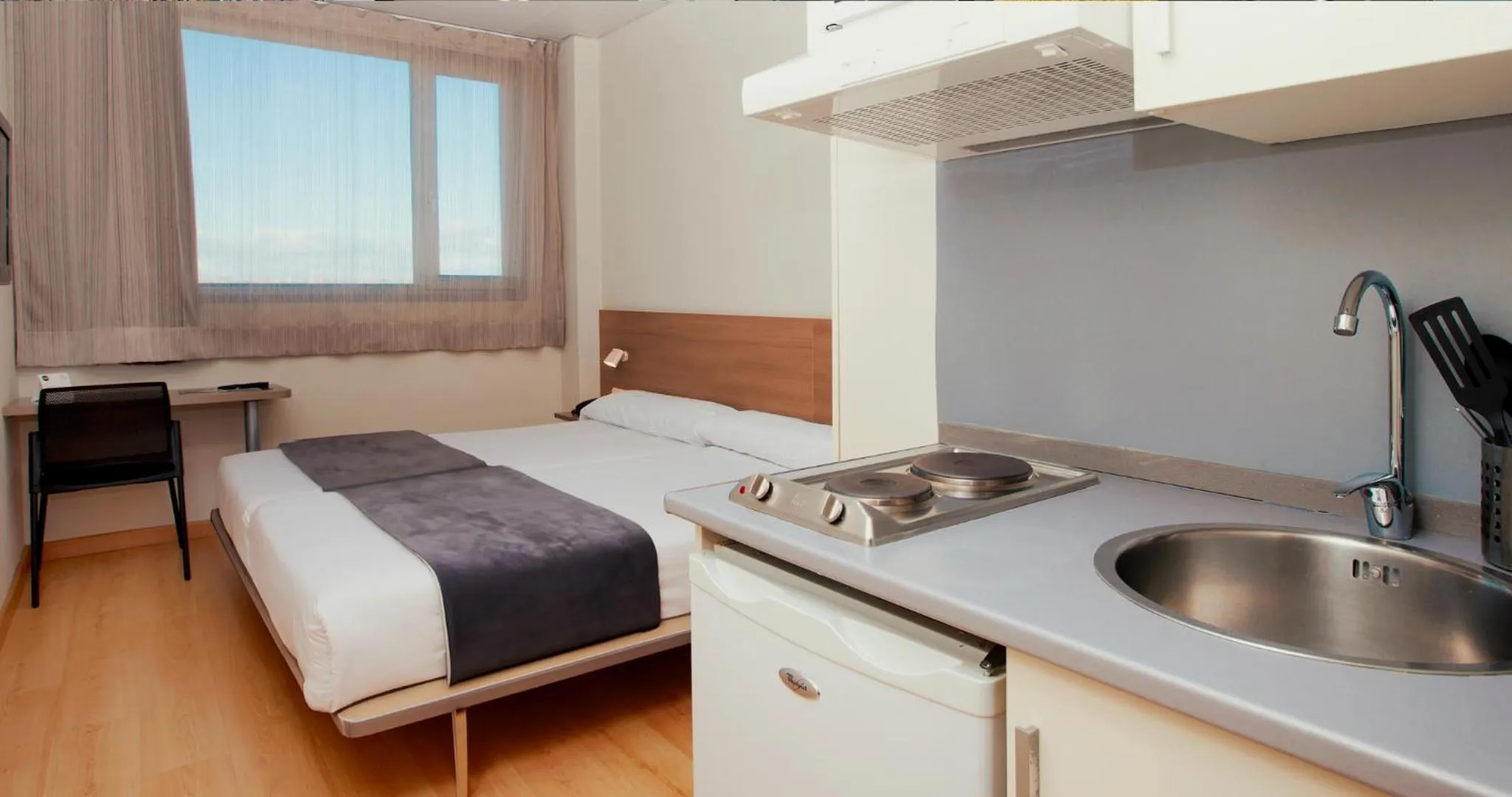 Double or Twin Room with Kitchenette in Vértice Roomspace