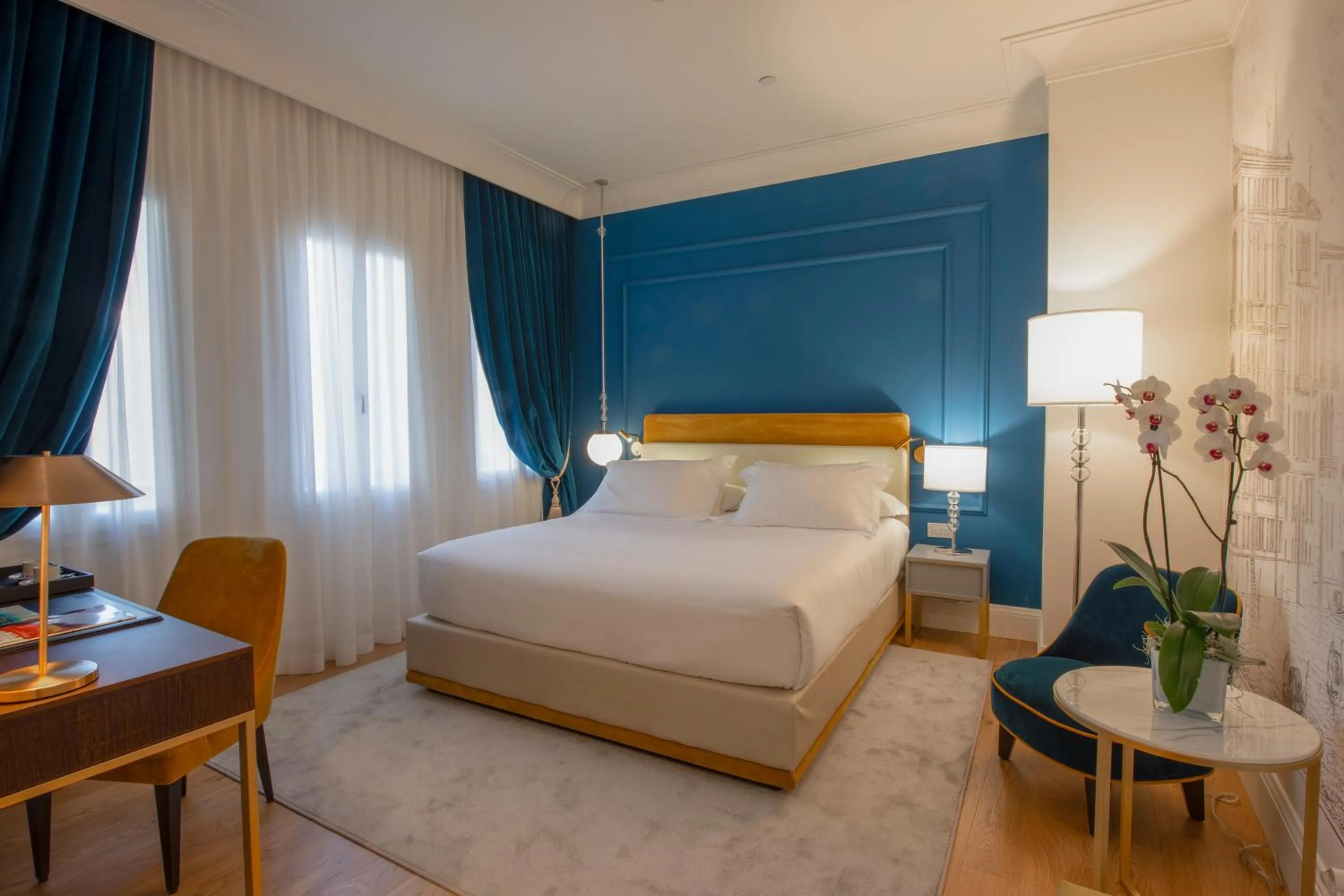 Superior Double Room with Partial Canal View in H10 Palazzo Canova