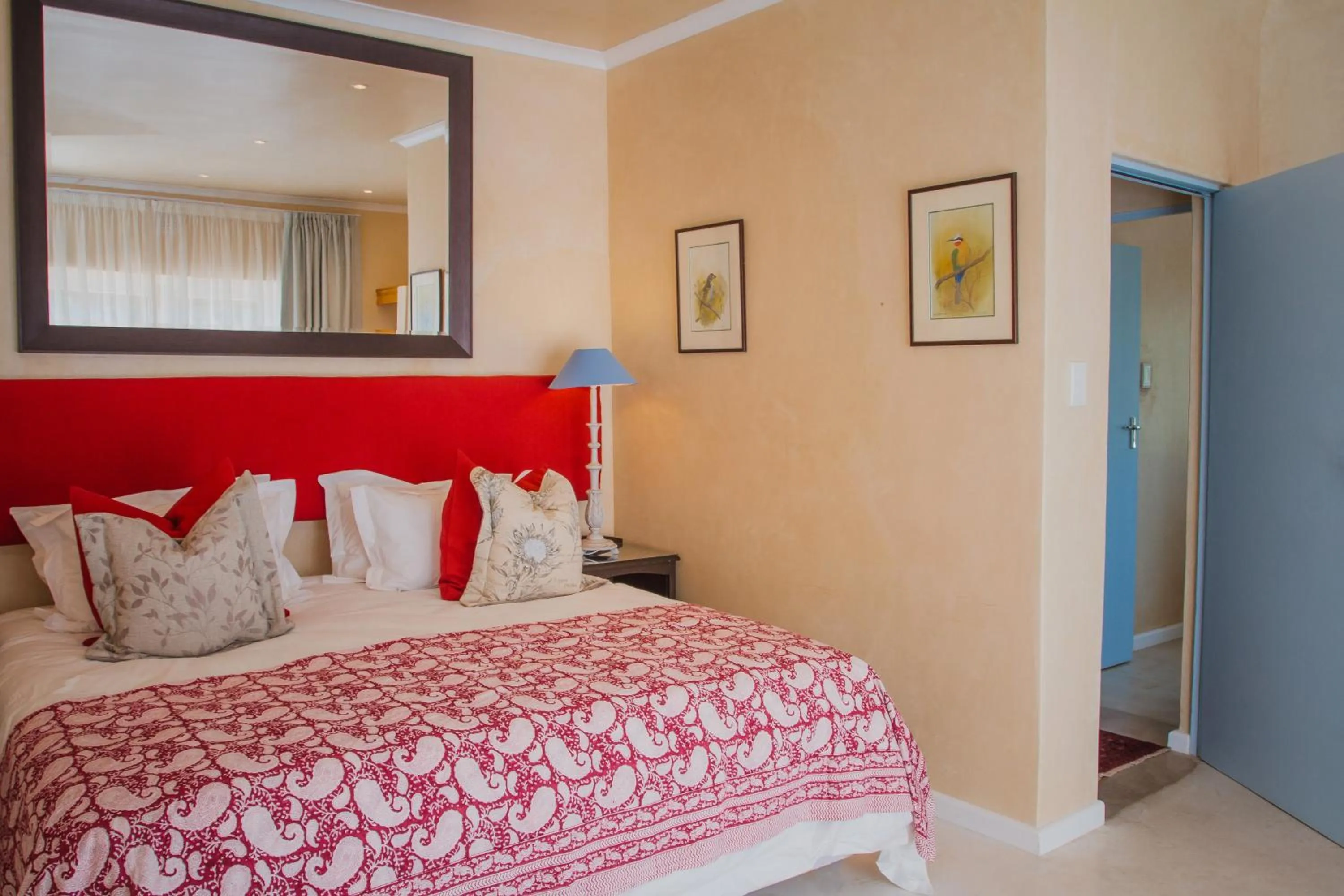 King Room with Mountain View - single occupancy in The View Swellendam B&B