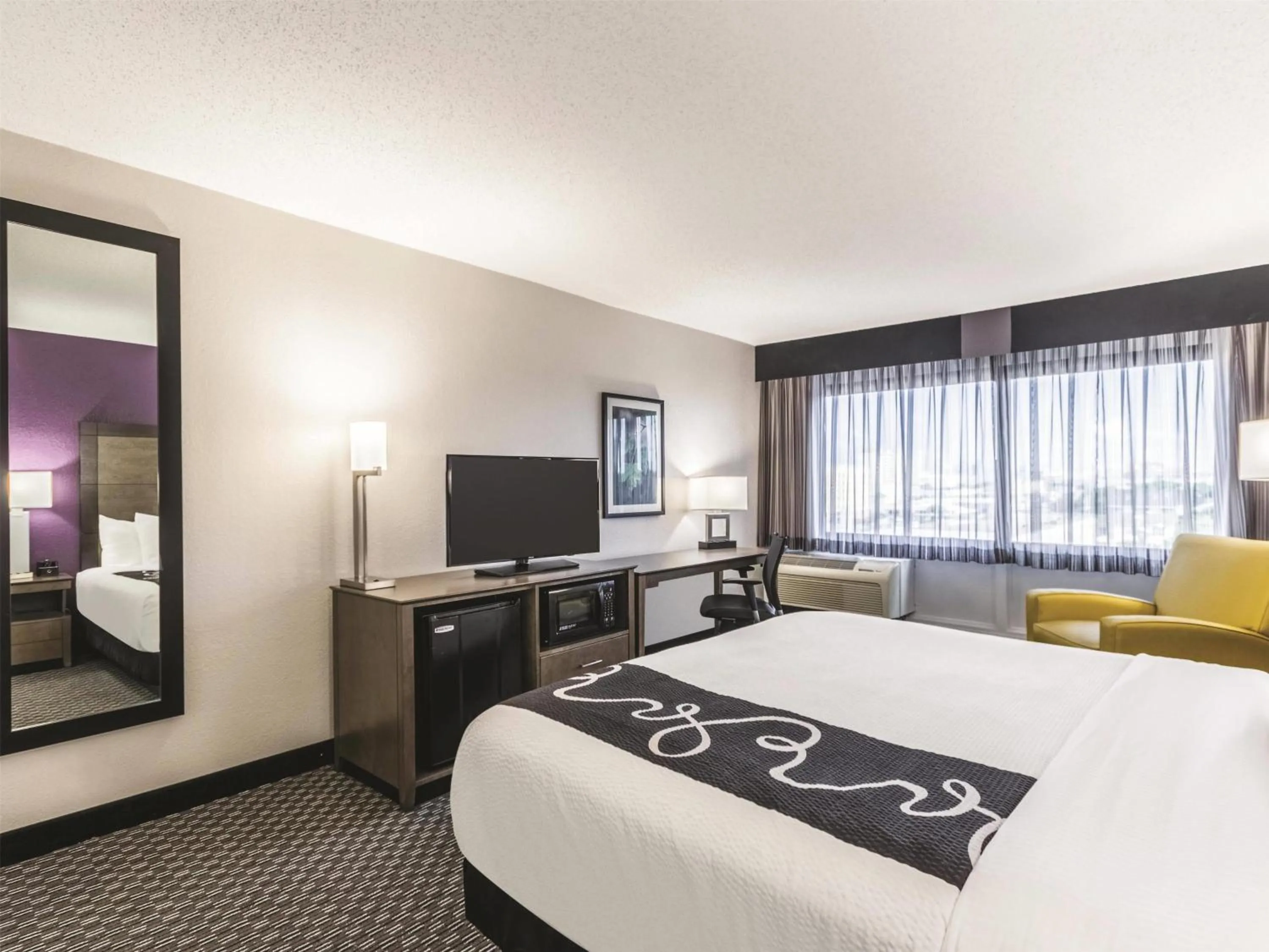 King Room - Disability Access in La Quinta by Wyndham Virginia Beach