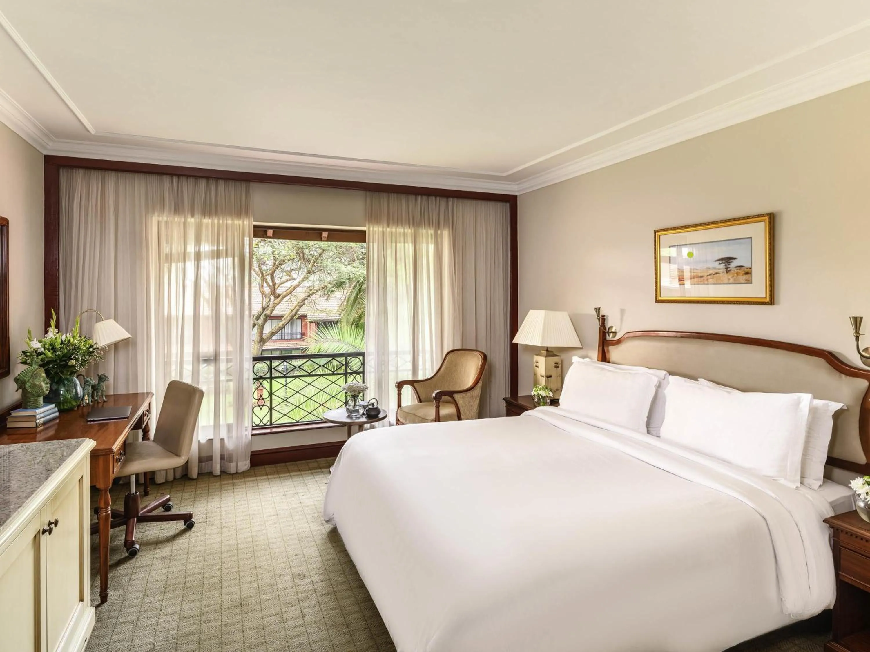 Deluxe Courtyard King Room in Fairmont The Norfolk