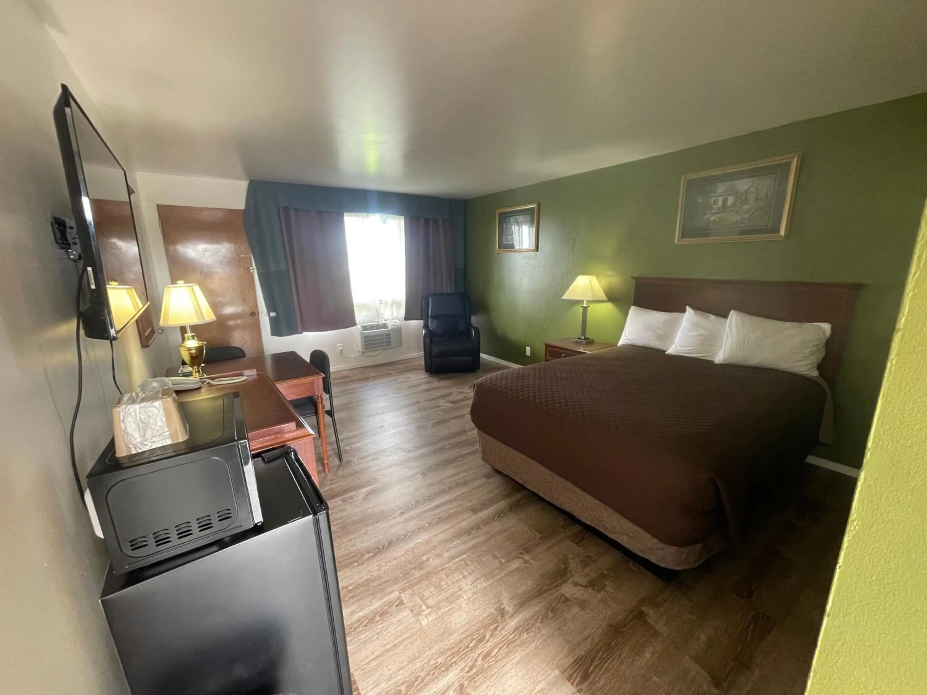 Queen Room in Motel Oasis